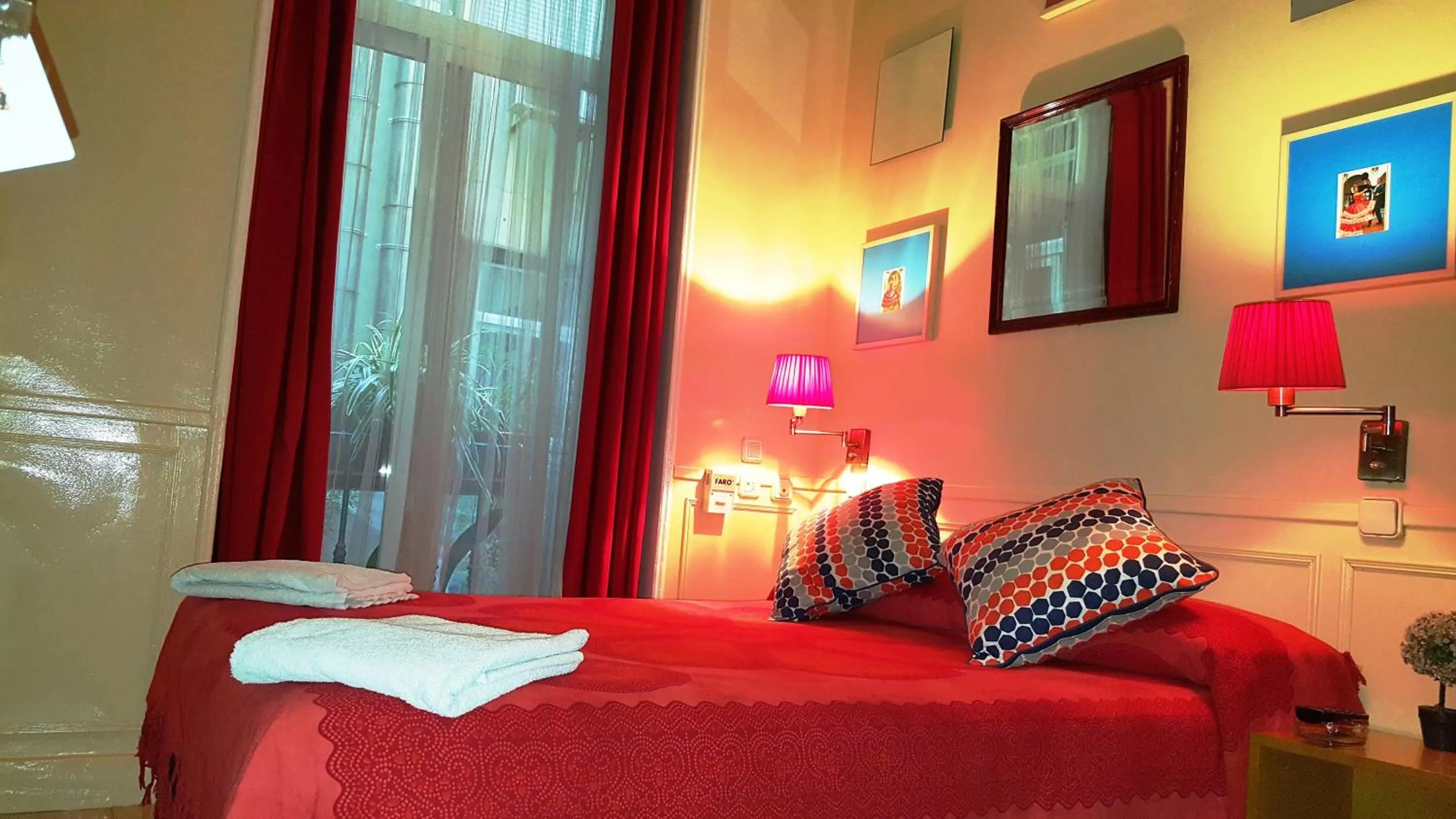 Decorative detail, Bed in Hostal La Fontana