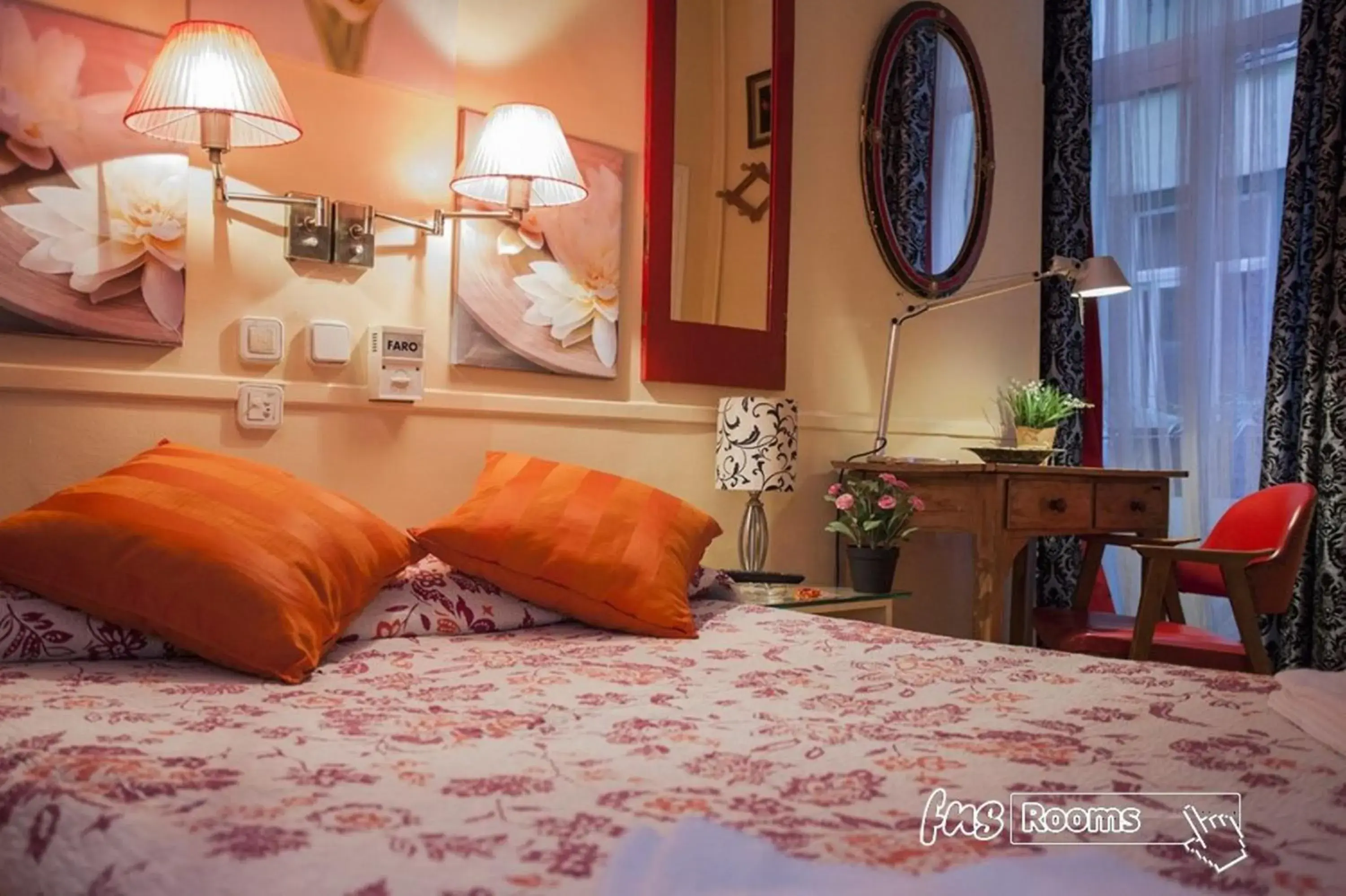 Double Room in Hostal La Fontana Double Room in Hostal La Fontana