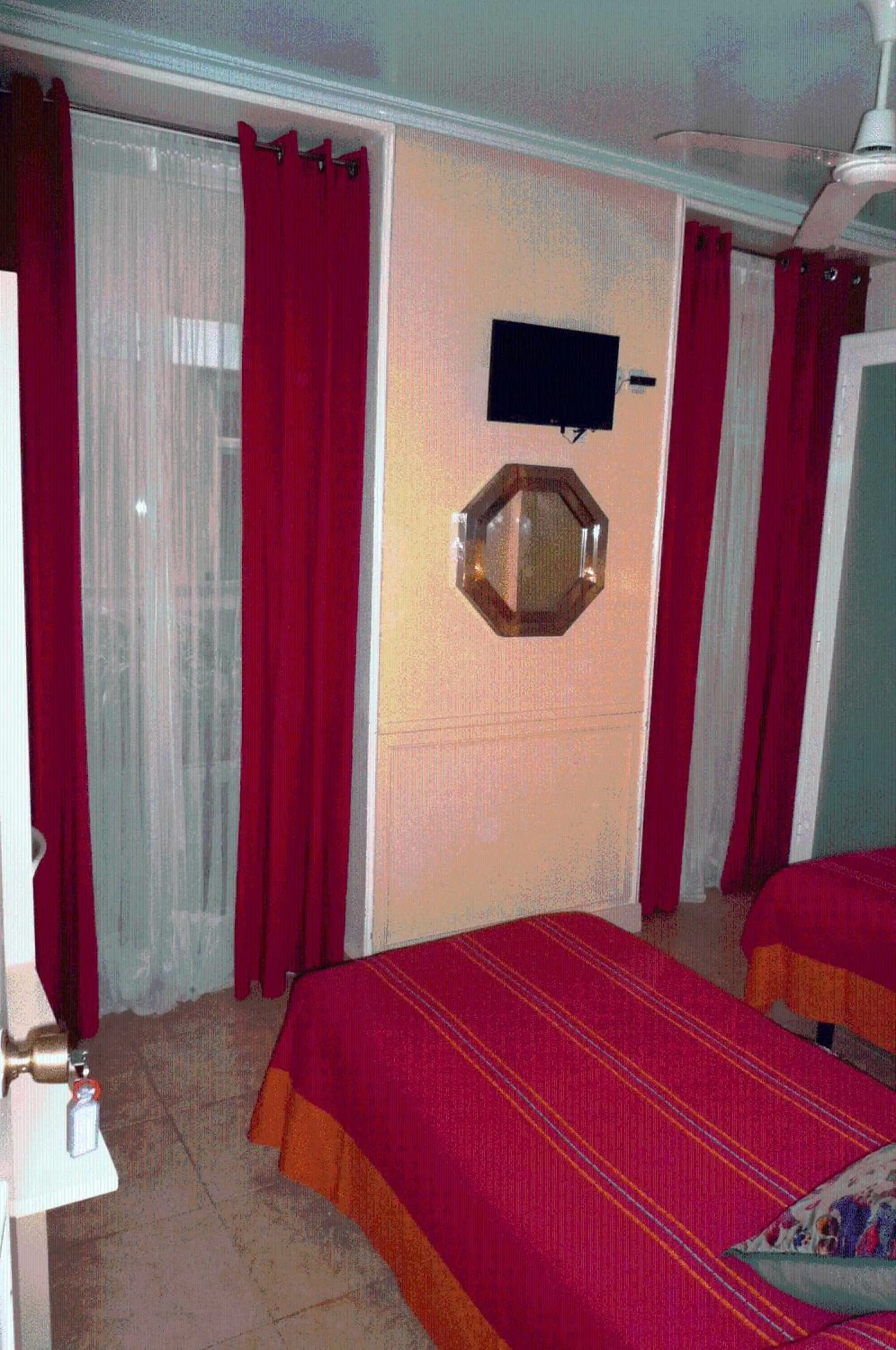 Bed in Hostal La Fontana