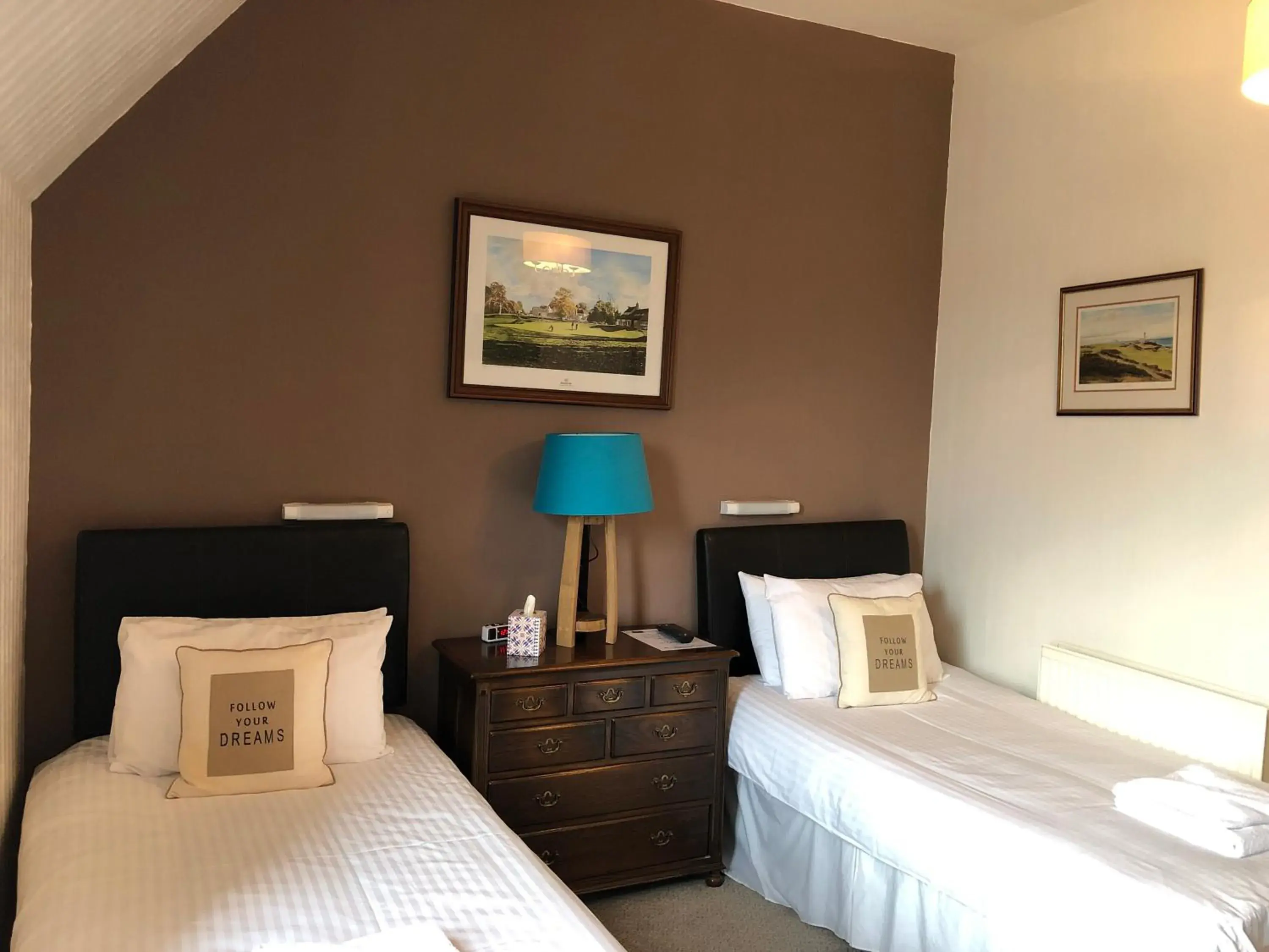 Twin Room with Shower in Westerlea Hotel Nairn Twin Room with Shower in Westerlea Hotel Nairn