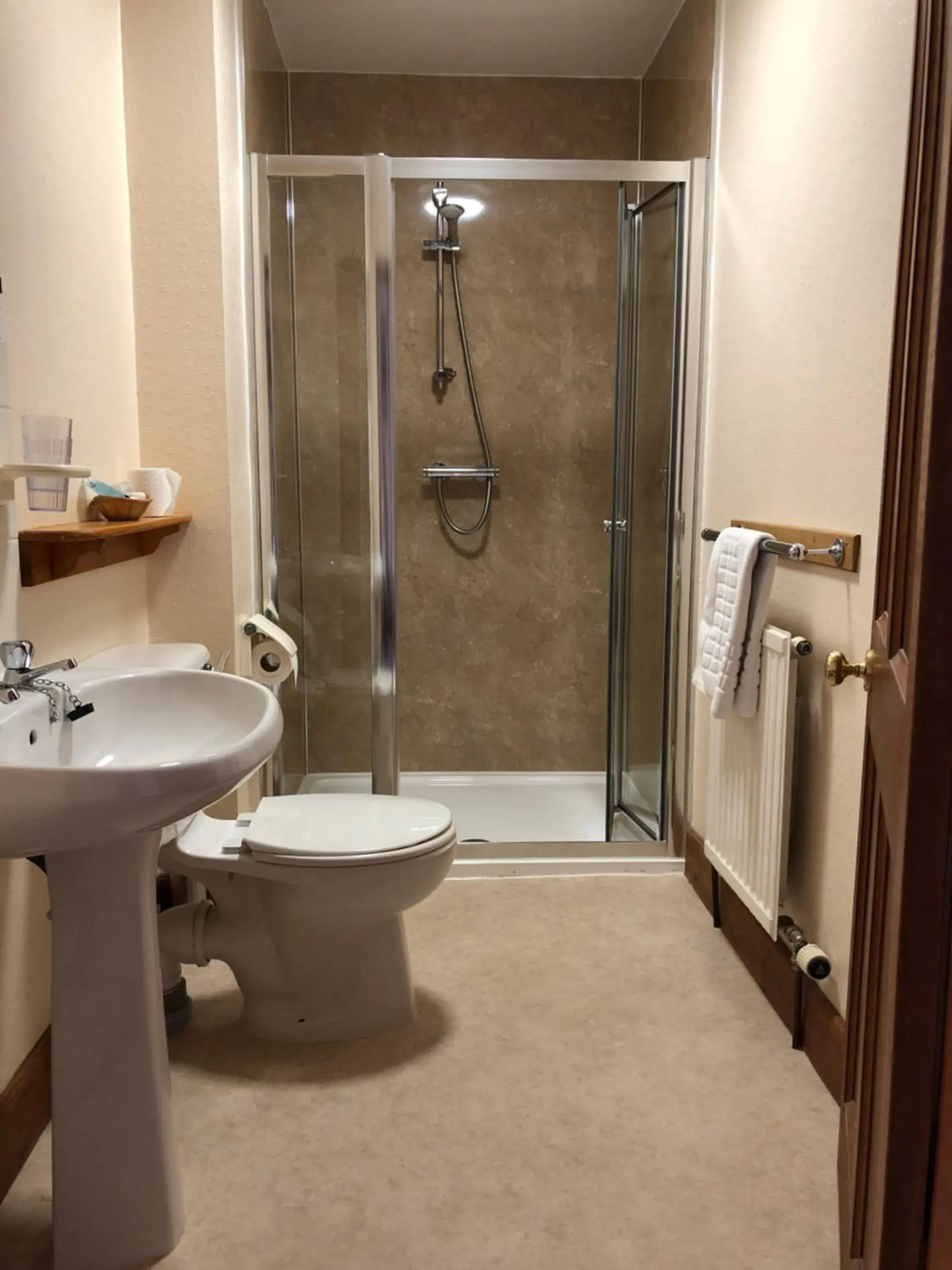 Twin Room with Shower in Westerlea Hotel Nairn Twin Room with Shower in Westerlea Hotel Nairn