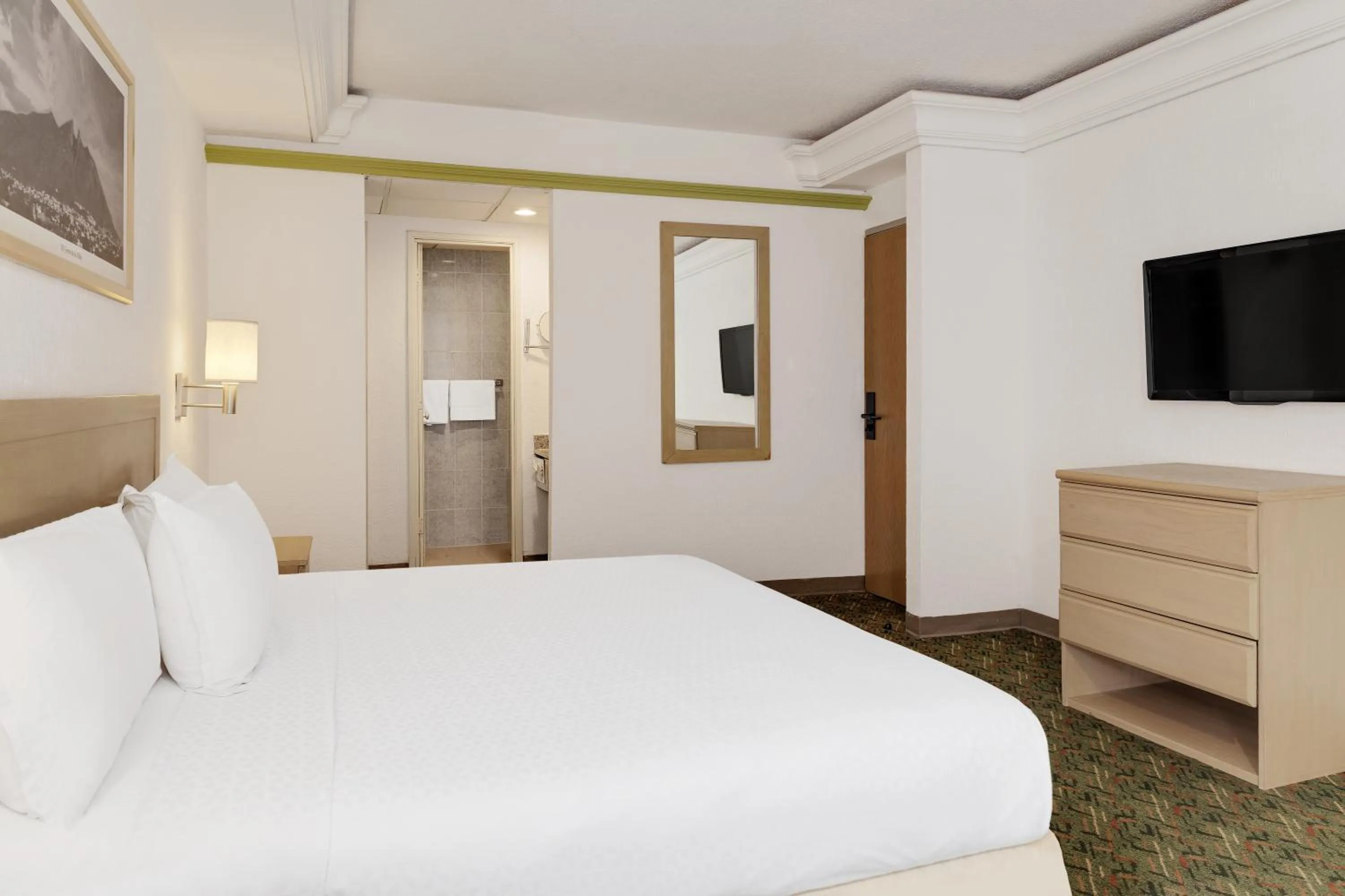 Photo of the whole room, Bed in Hotel Monterrey Macroplaza