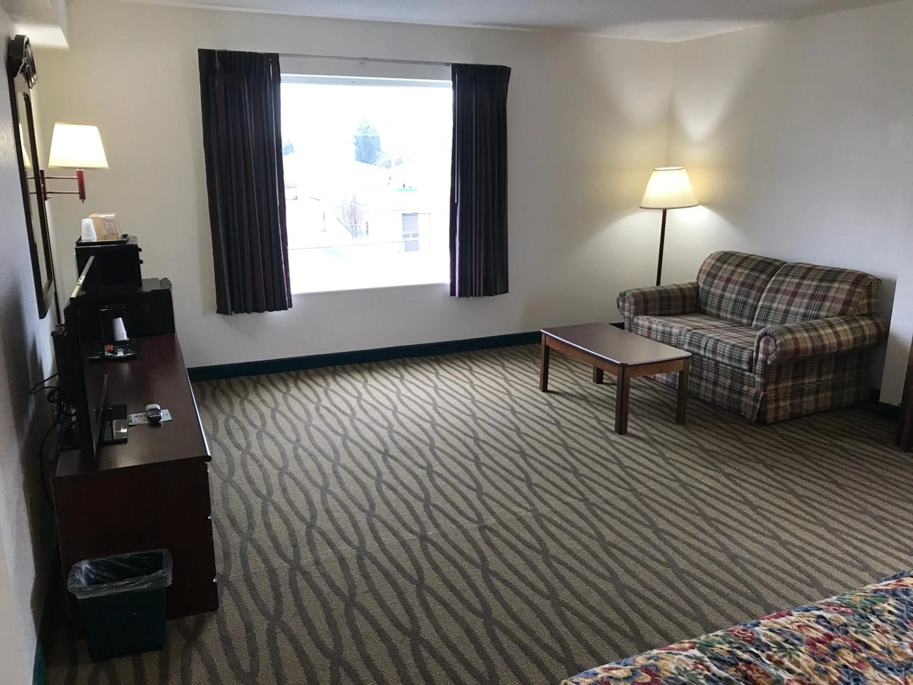 Bed in President Inn & Suites