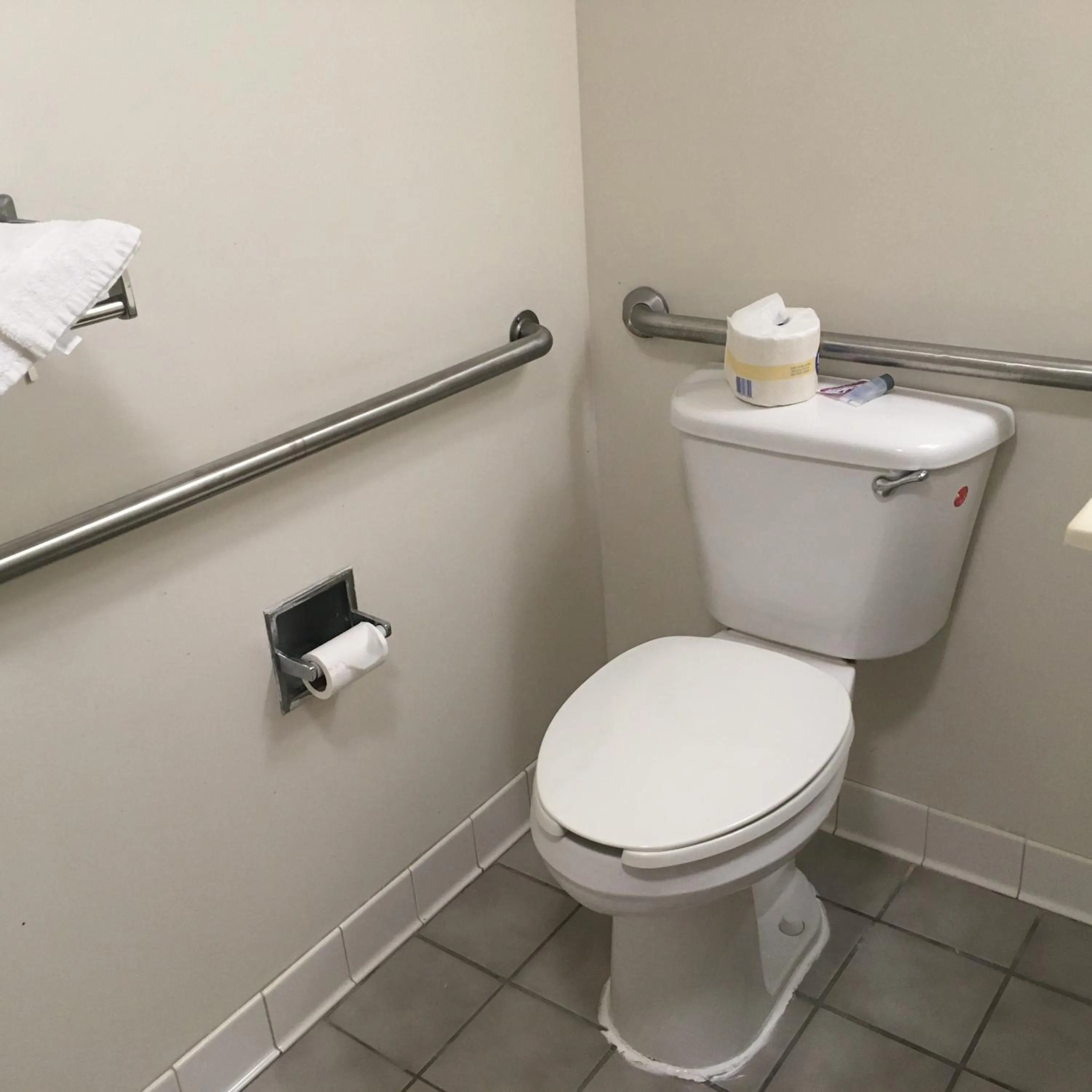 Bathroom in President Inn & Suites