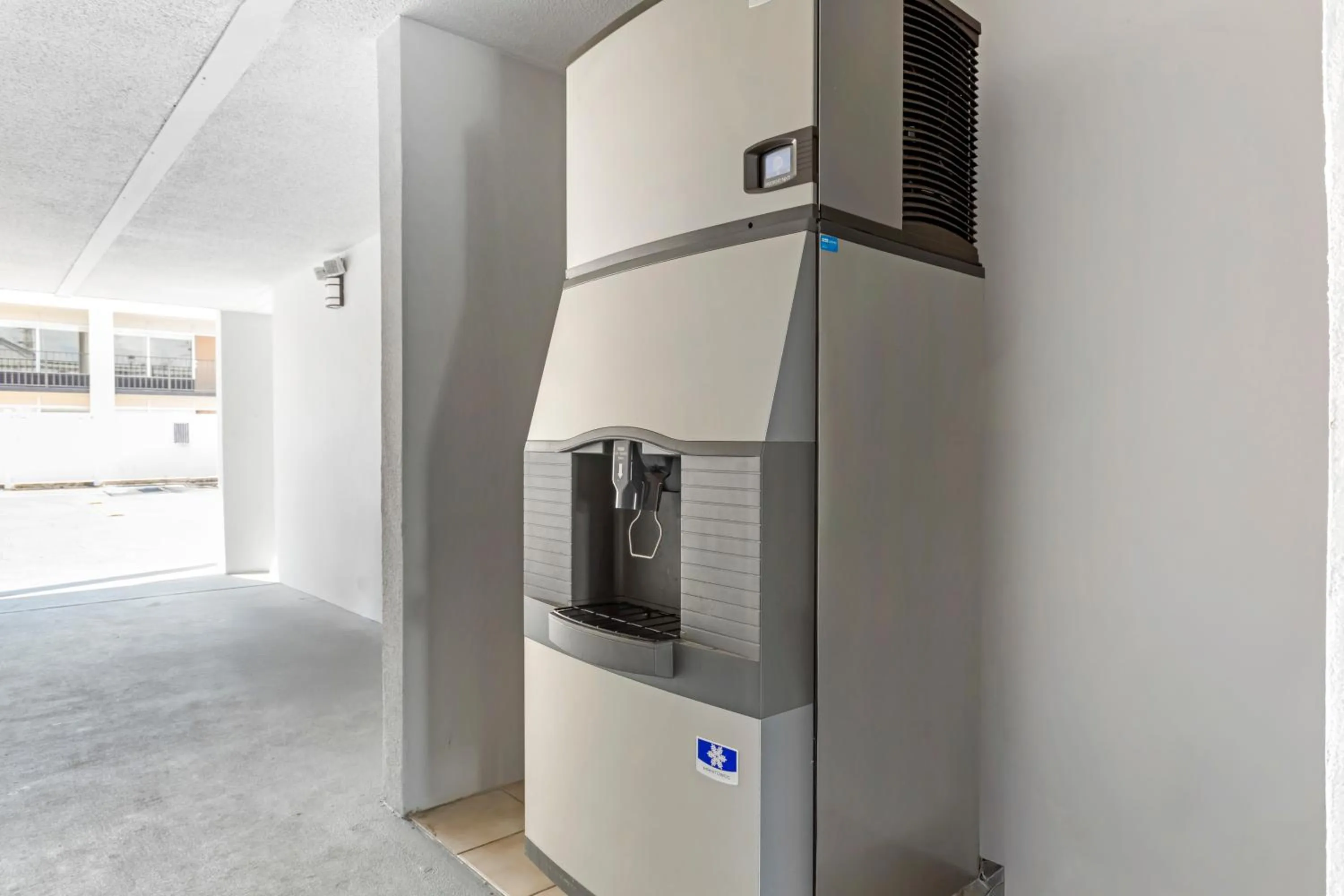 Coffee/tea facilities in Rodeway Inn Orange Park - Jacksonville near Naval Air Station