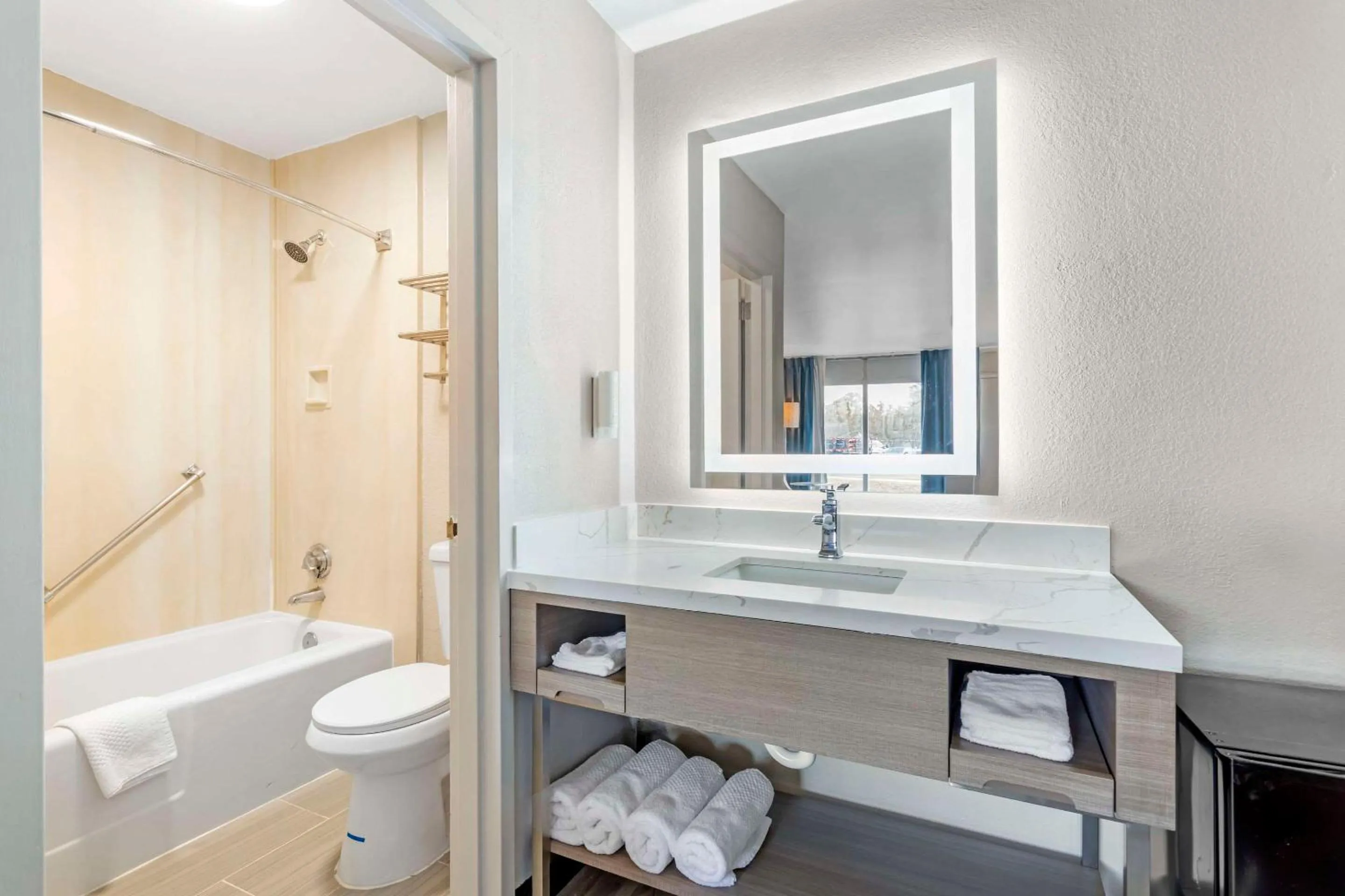 Bedroom in Rodeway Inn Orange Park - Jacksonville near Naval Air Station