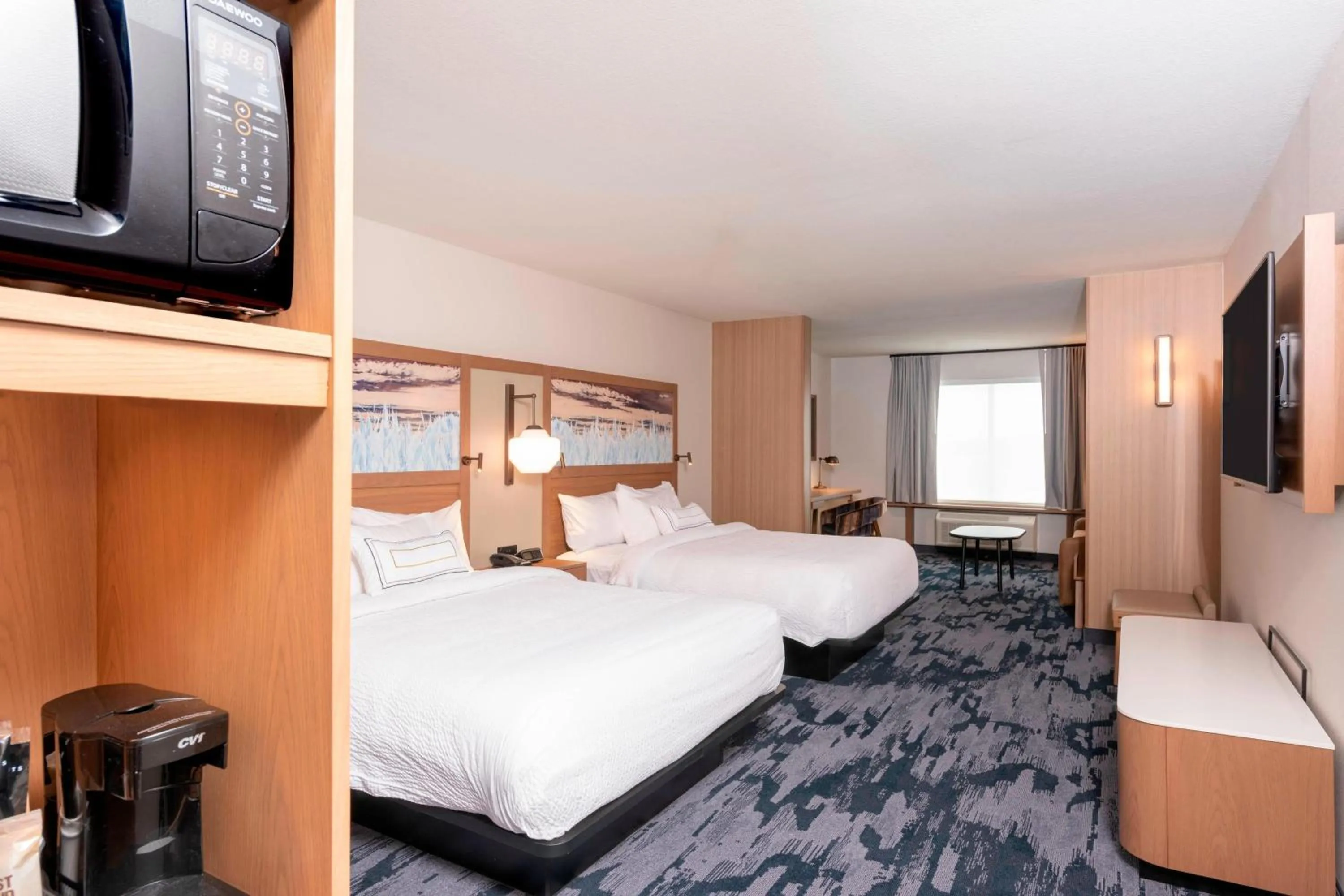 Photo of the whole room, Bed in Fairfield Inn & Suites by Marriott Fair Oaks Farms