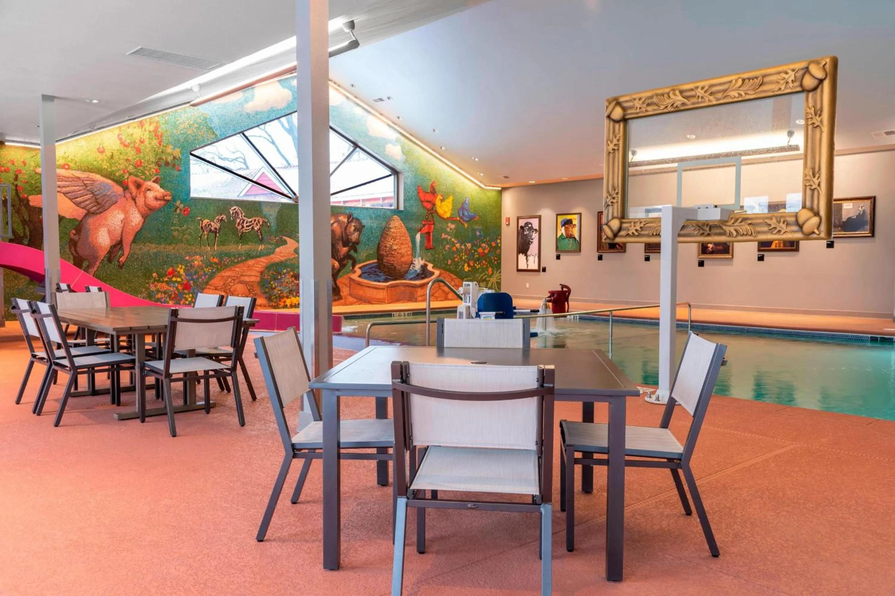 Swimming pool in Fairfield Inn & Suites by Marriott Fair Oaks Farms