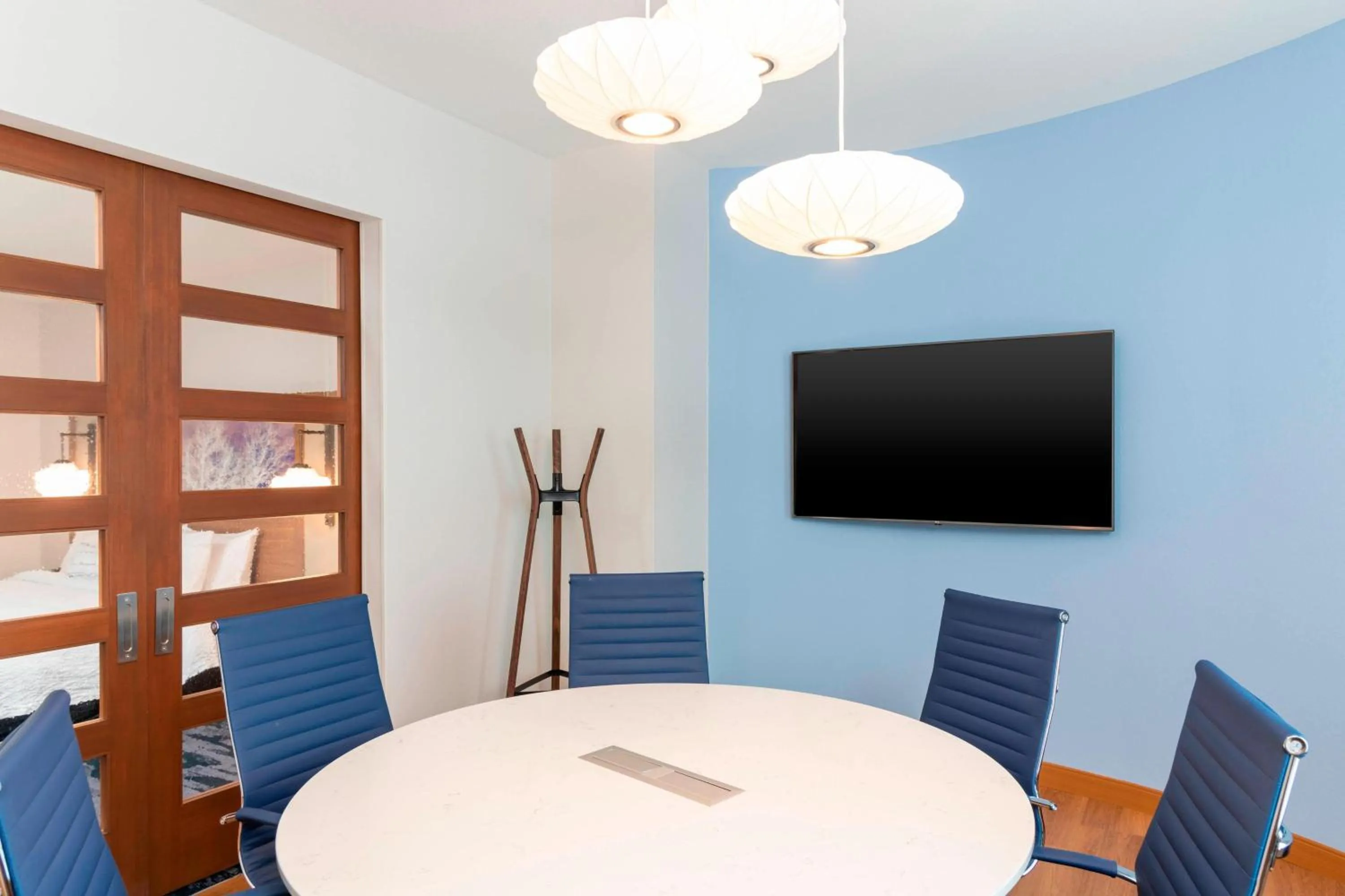 Photo of the whole room in Fairfield Inn & Suites by Marriott Fair Oaks Farms