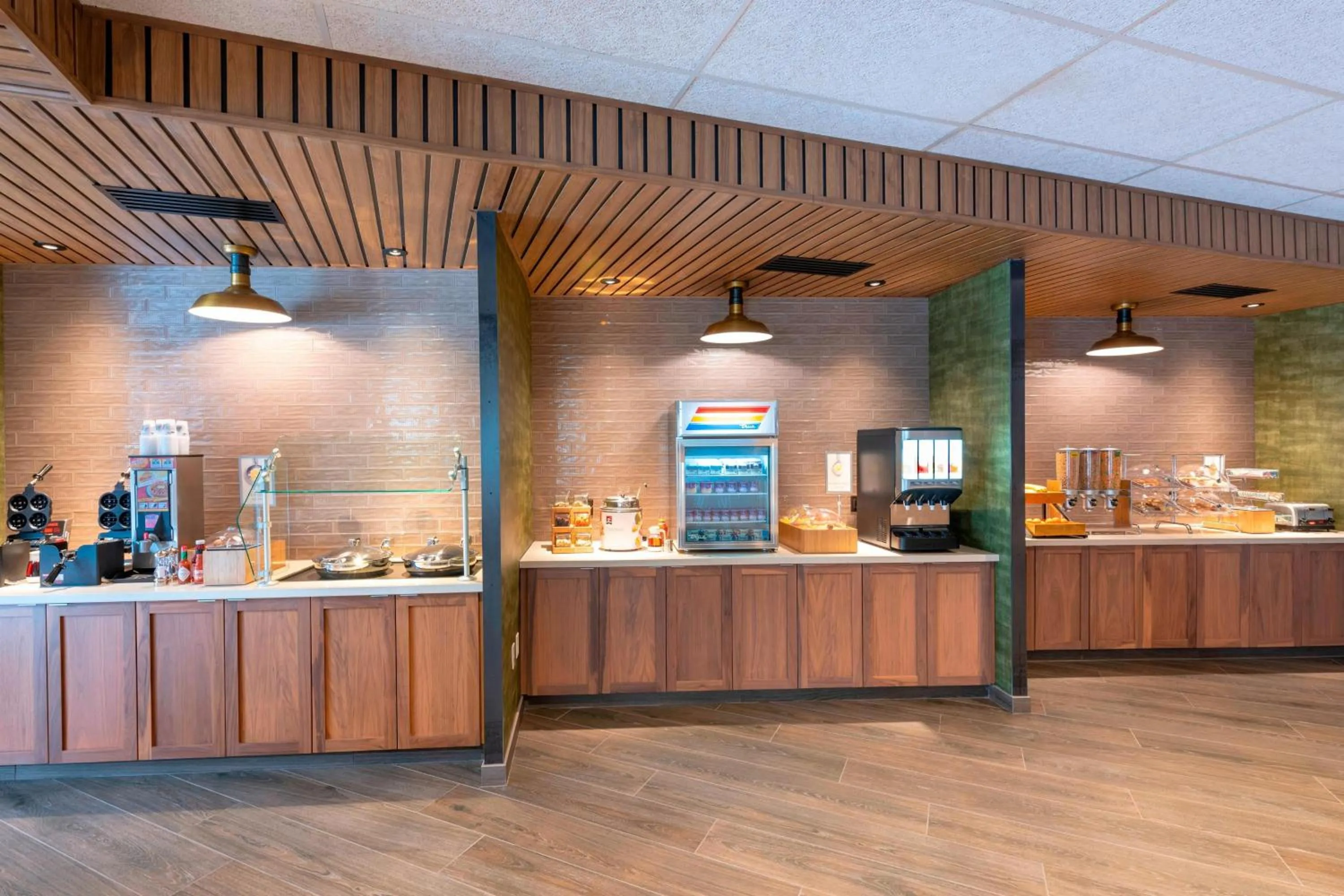 Breakfast in Fairfield Inn & Suites by Marriott Fair Oaks Farms