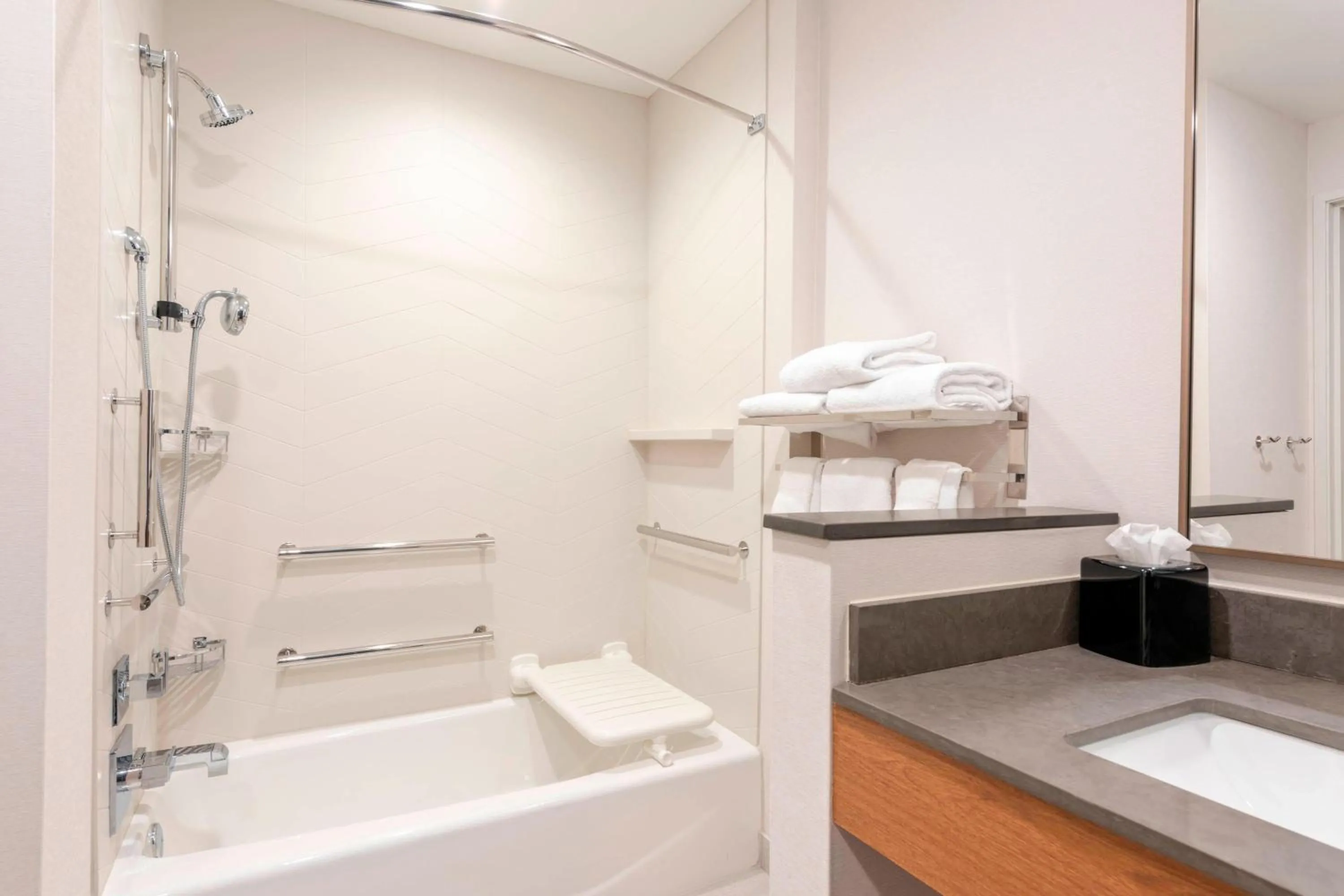 Bathroom in Fairfield Inn & Suites by Marriott Fair Oaks Farms