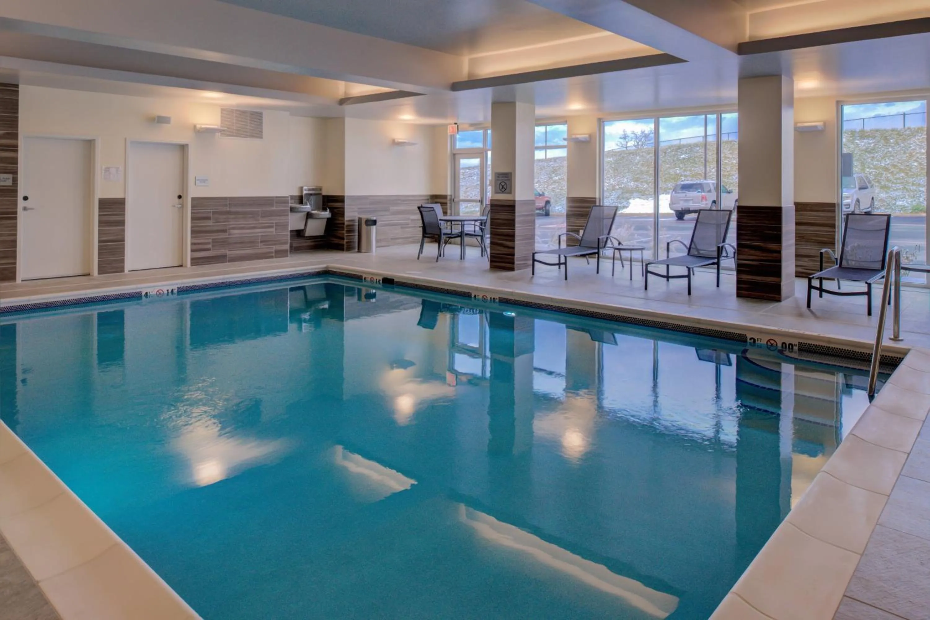 Swimming pool in Fairfield Inn & Suites by Marriott Staunton
