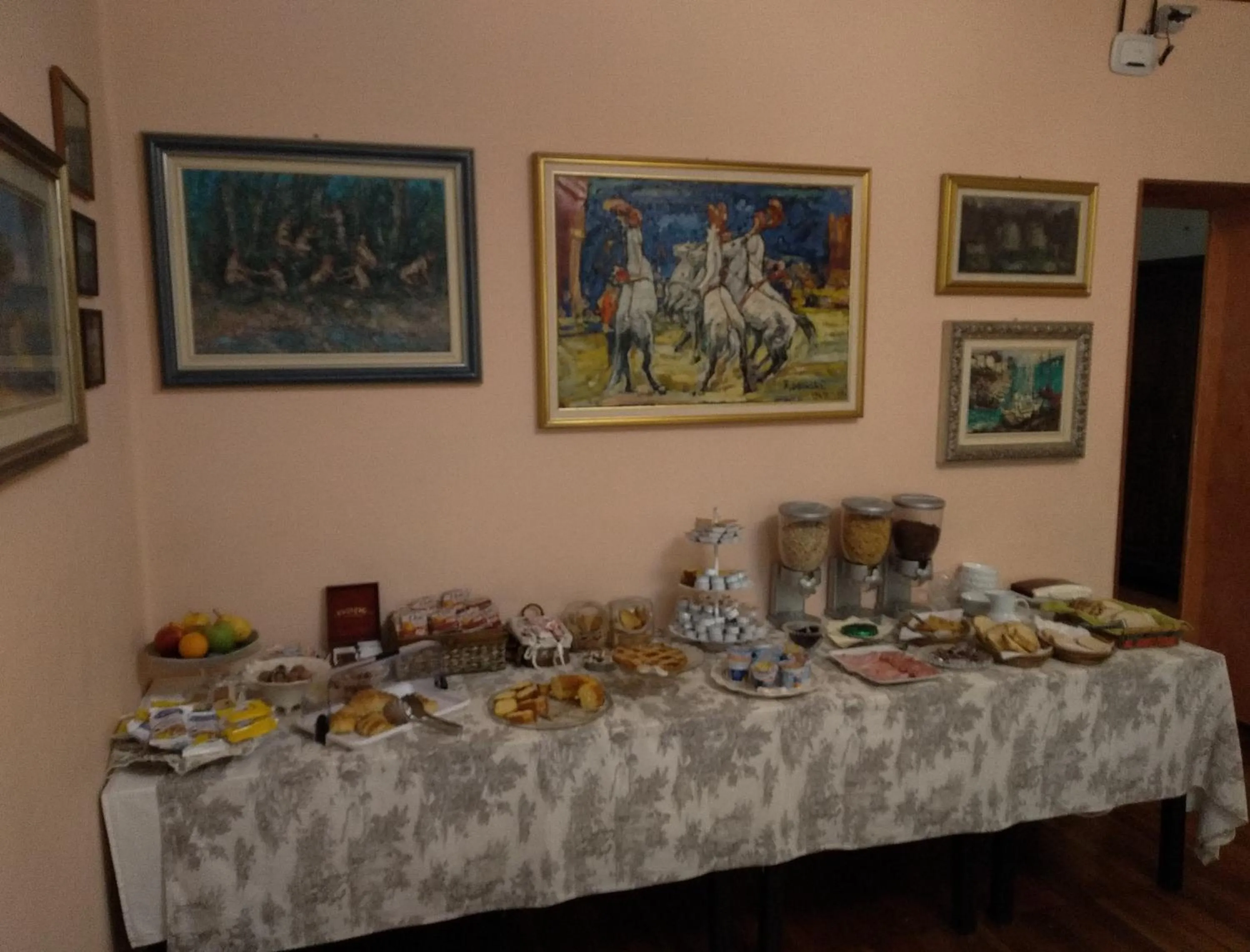 Restaurant/places to eat in Hotel Lucciola