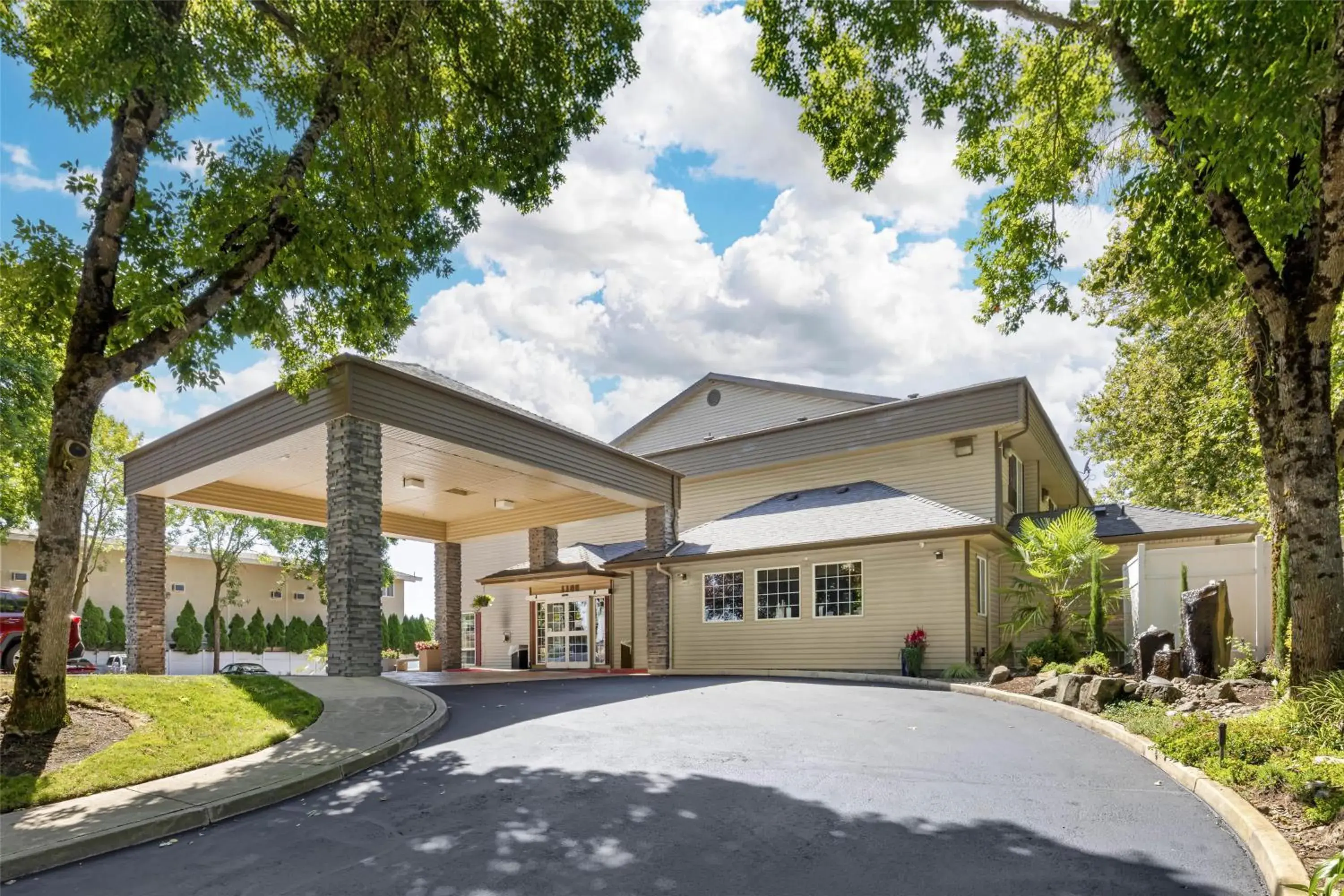 Property building in Best Western Plus Prairie Inn Property building in Best Western Plus Prairie Inn