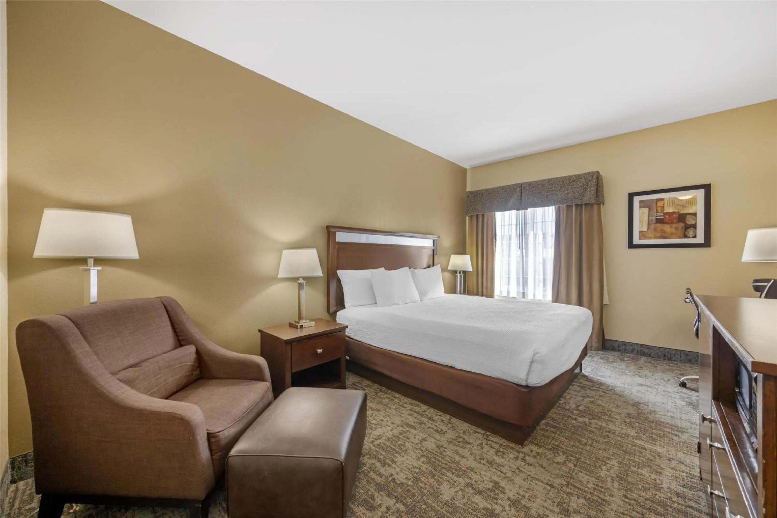 Bedroom, Bed in Best Western Plus Prairie Inn