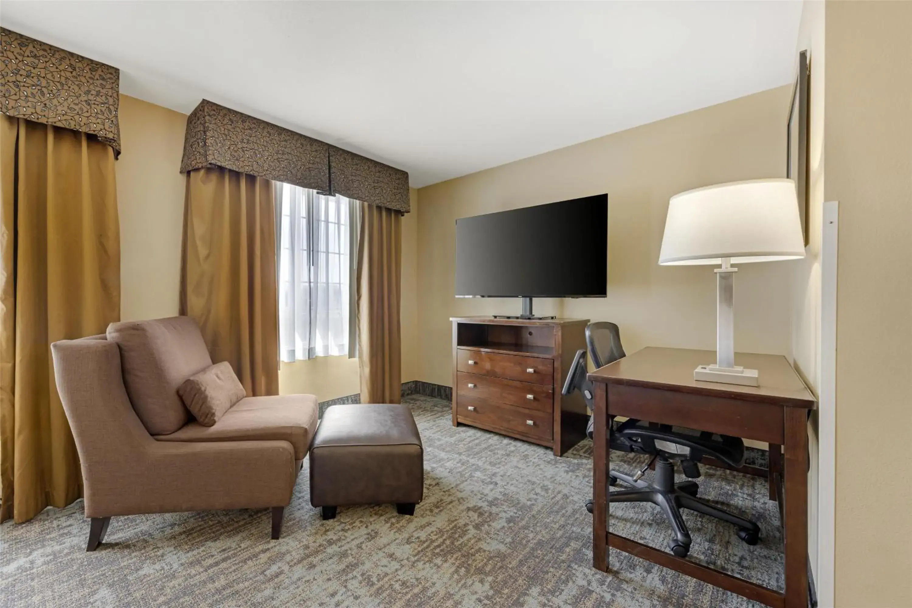 Bedroom in Best Western Plus Prairie Inn Bedroom in Best Western Plus Prairie Inn