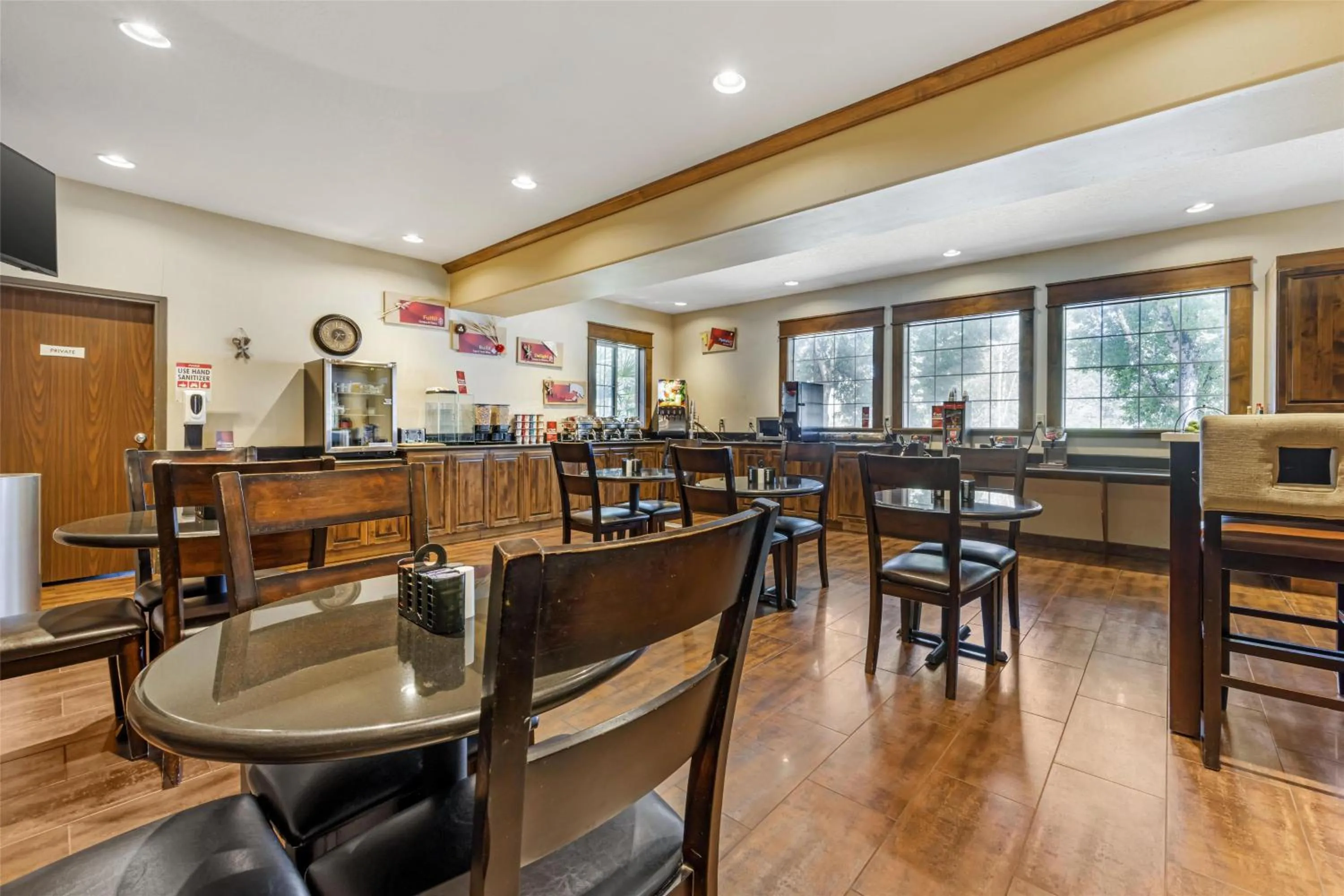 Breakfast in Best Western Plus Prairie Inn