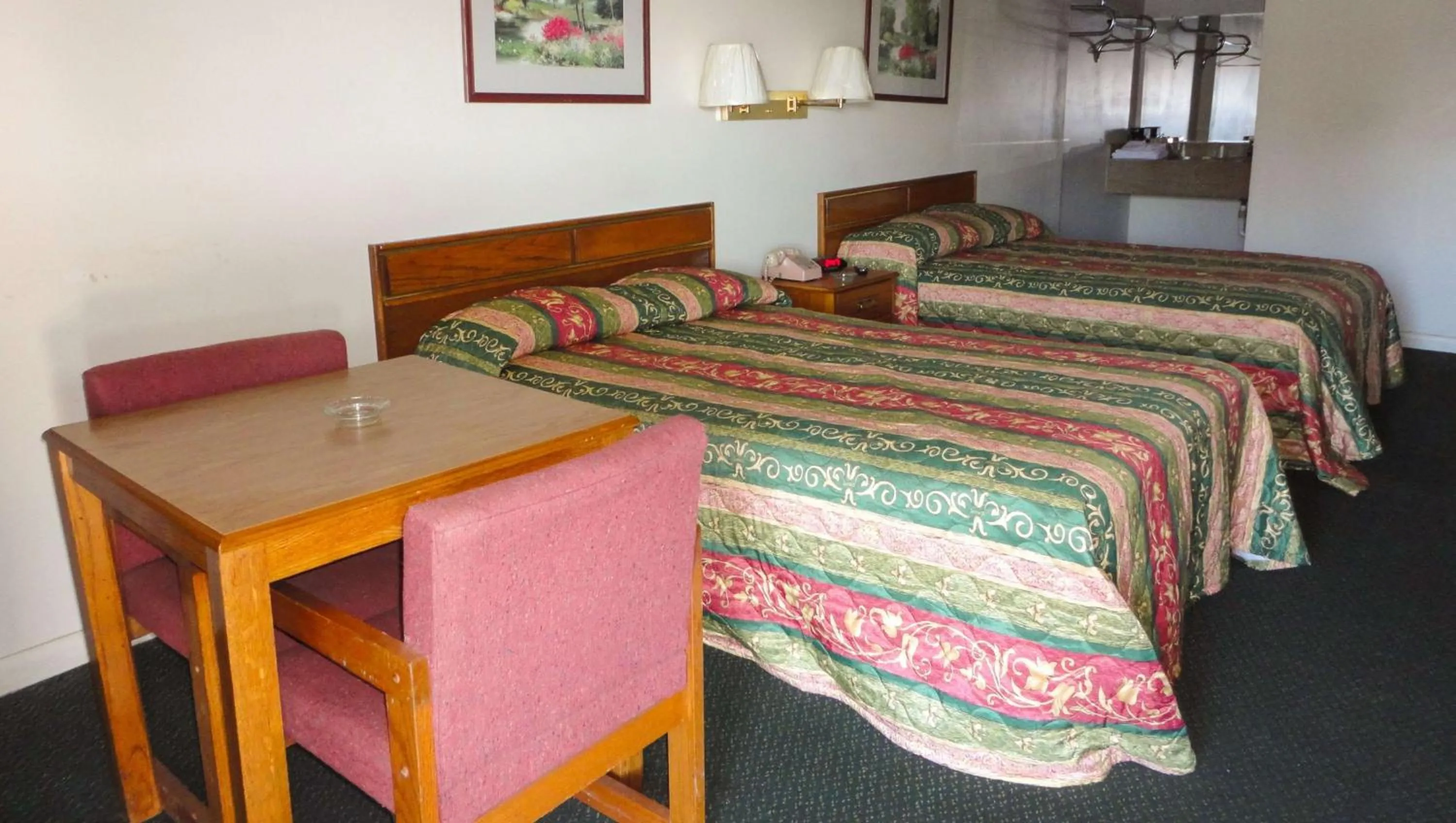 Photo of the whole room in Budget Inn Franklinton