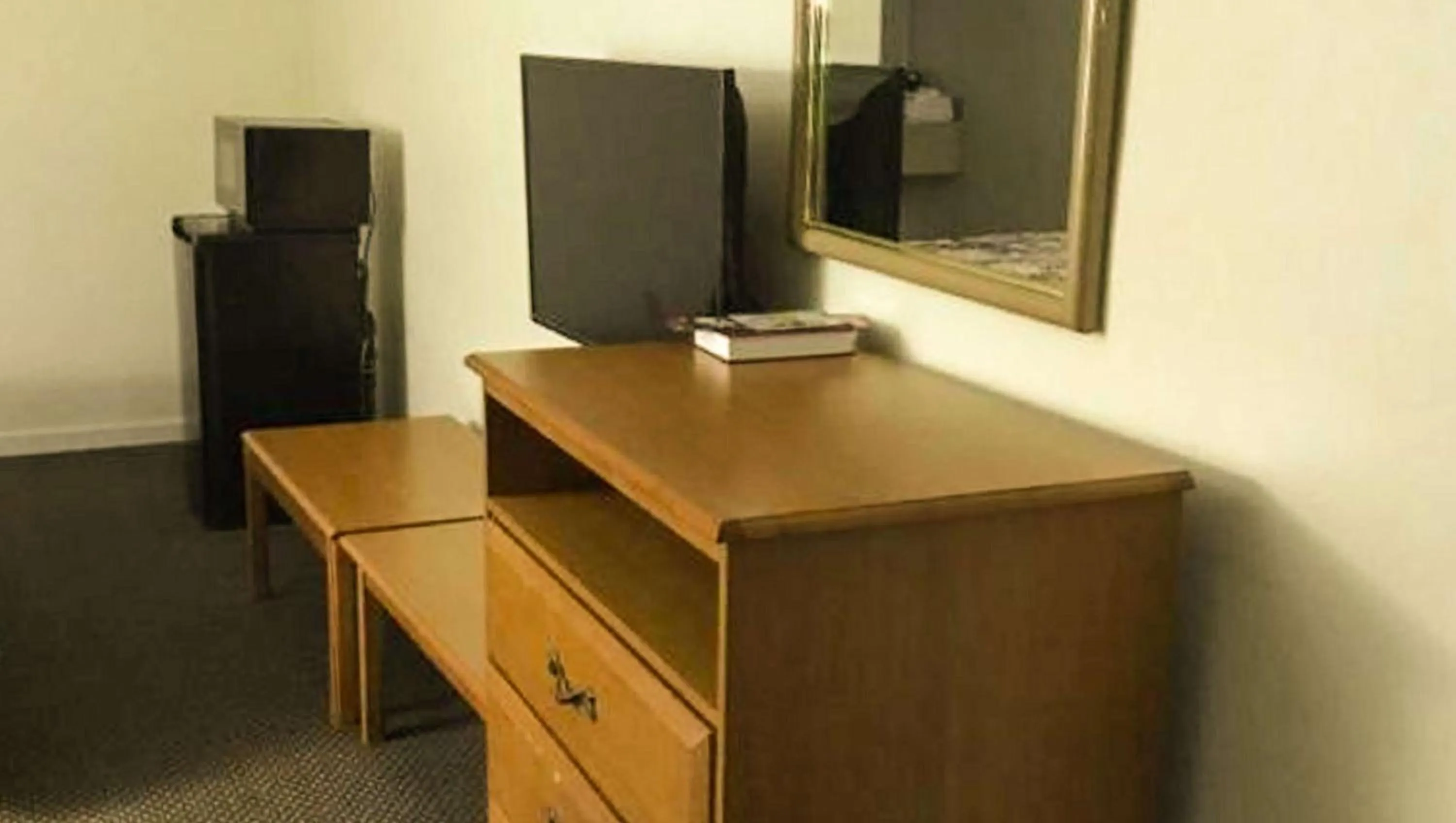 Photo of the whole room, TV/Entertainment Center in Budget Inn Franklinton