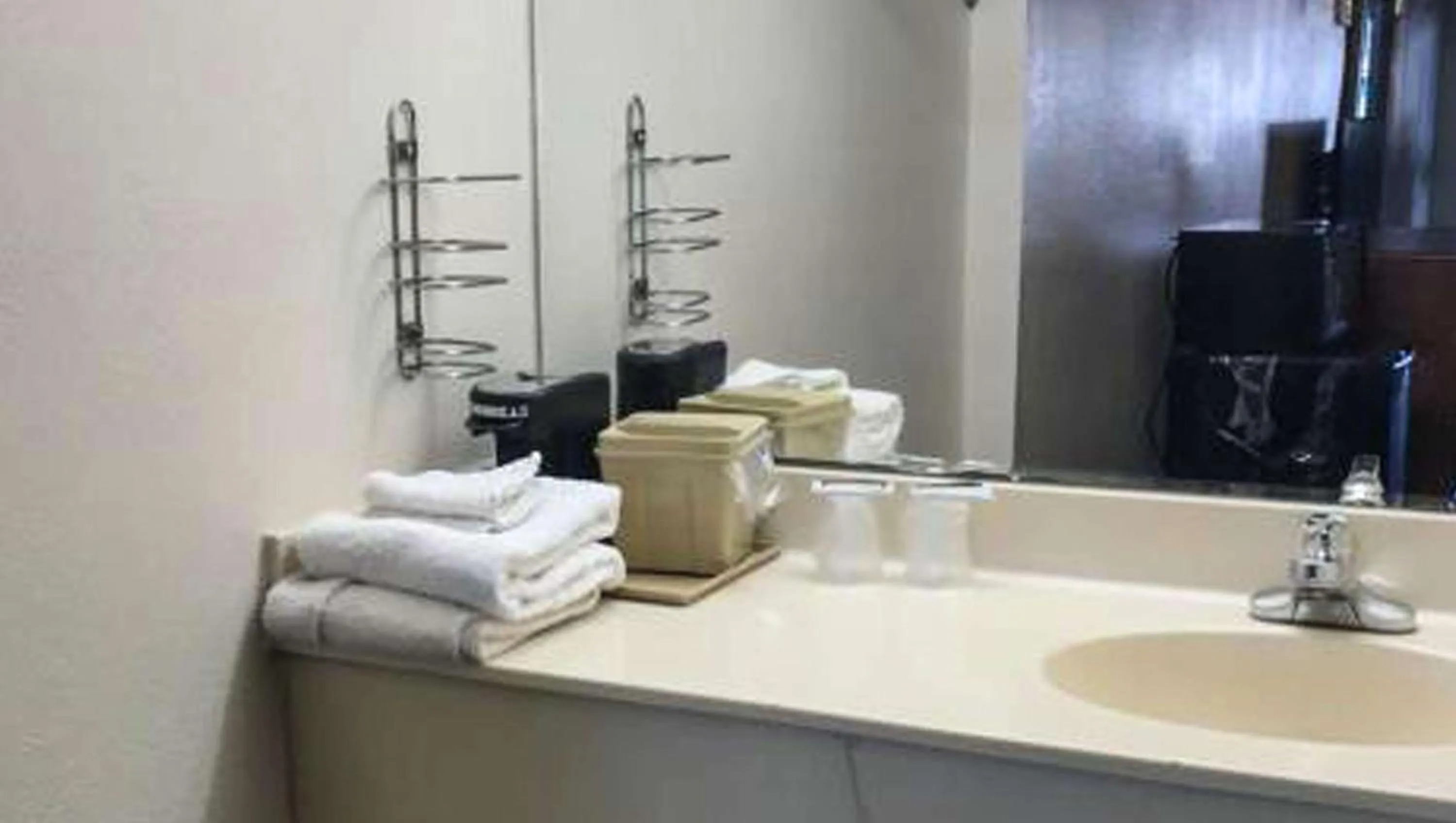 Bathroom in Budget Inn Franklinton