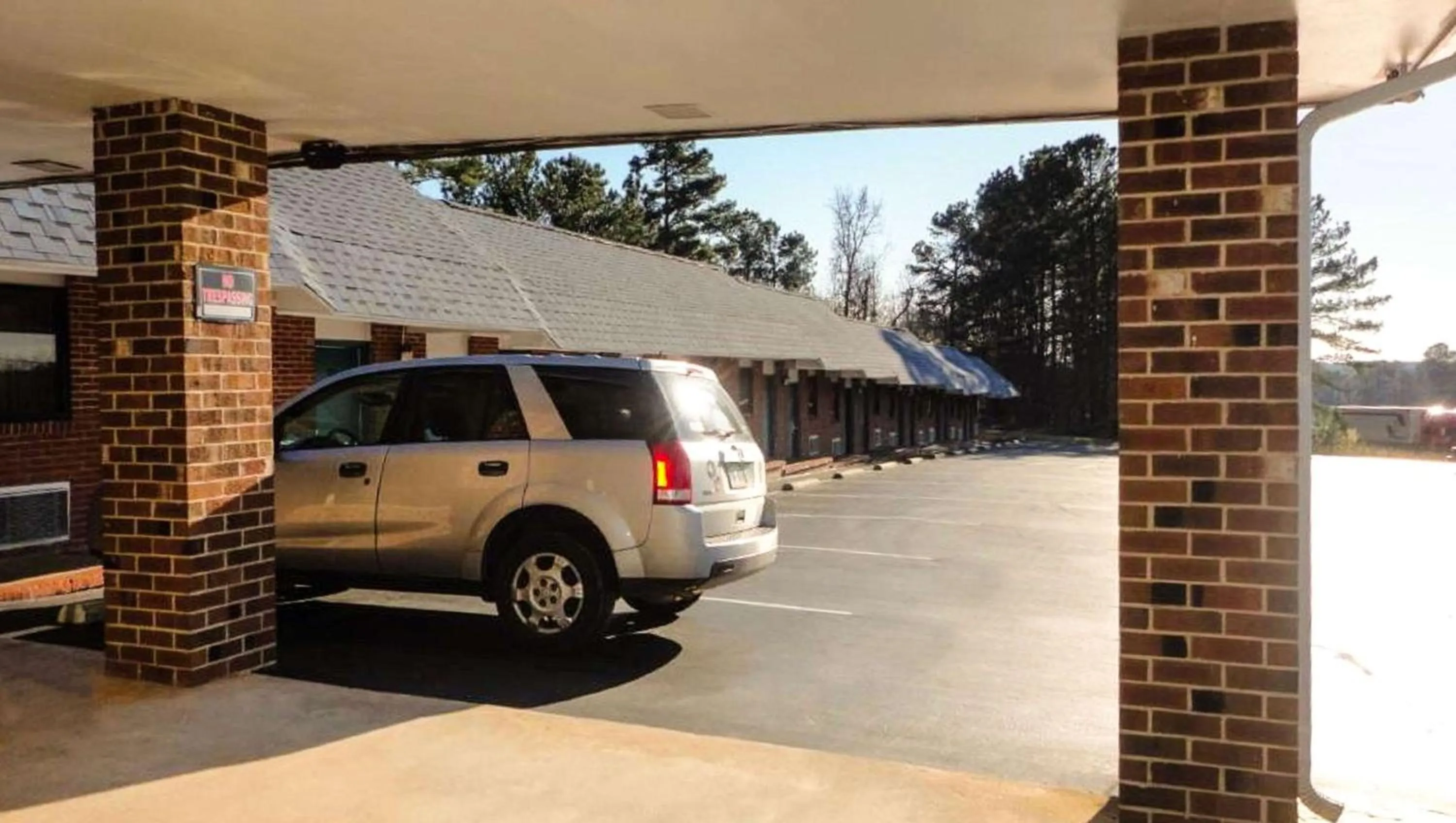 Property building in Budget Inn Franklinton