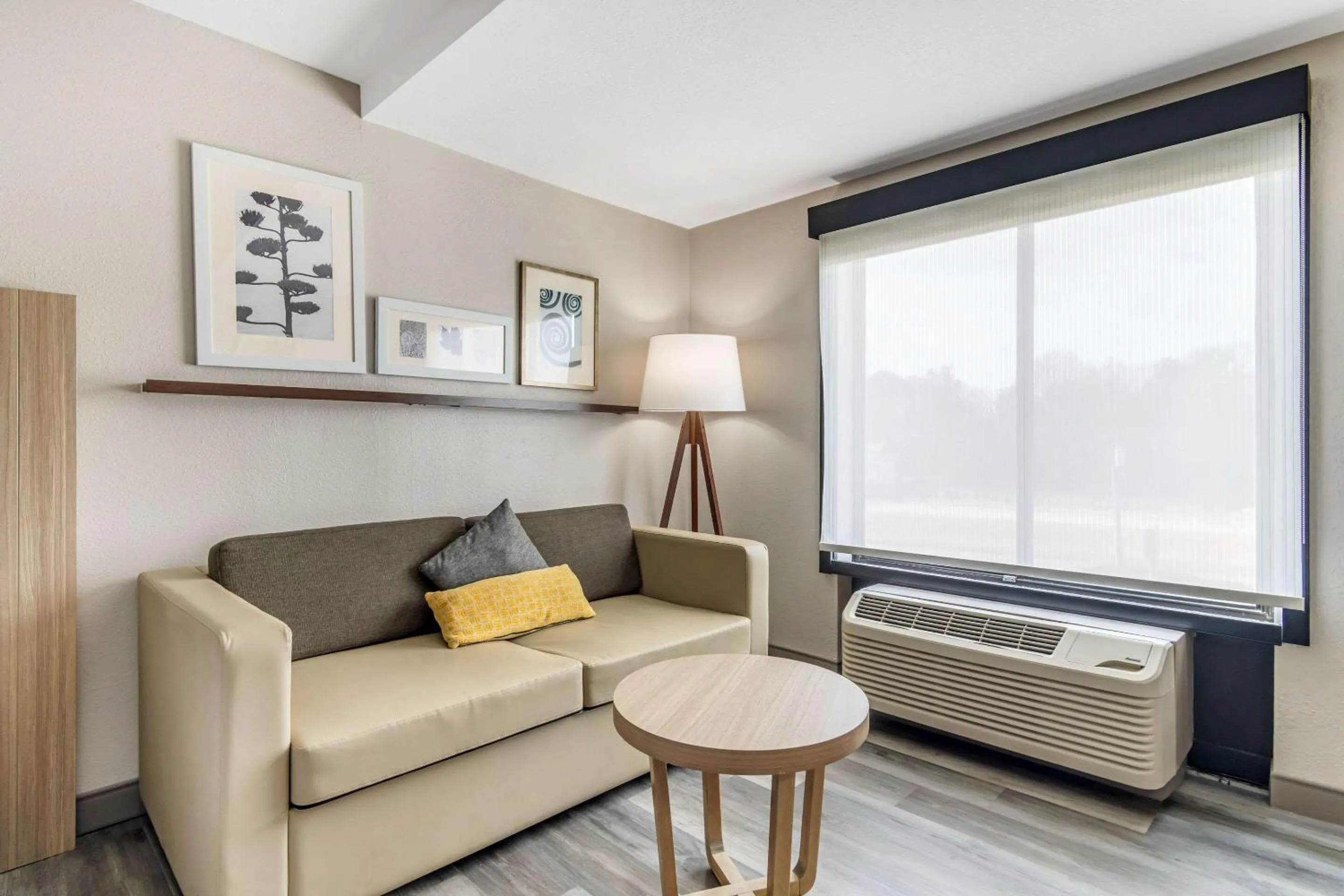 Bedroom in Country Inn & Suites by Radisson, Atlanta Airport South, GA