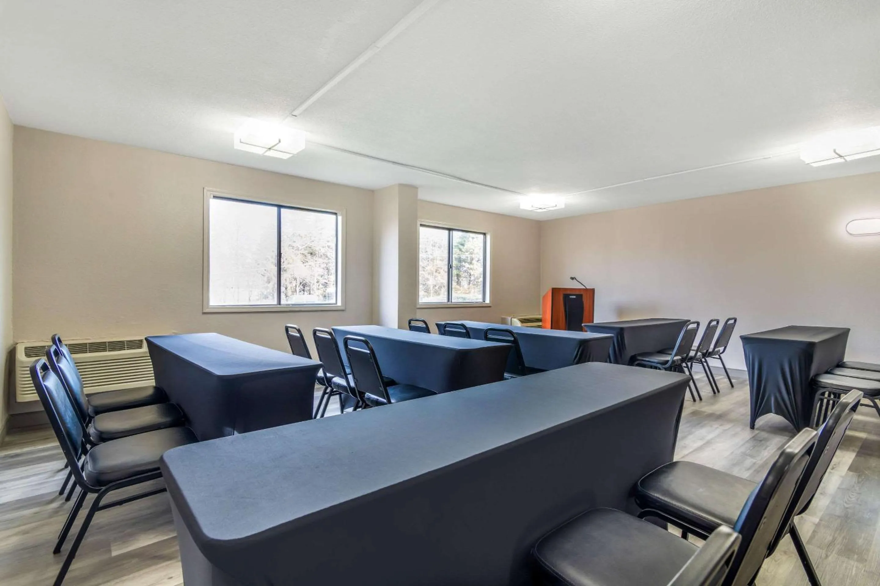 Meeting/conference room in Country Inn & Suites by Radisson, Atlanta Airport South, GA