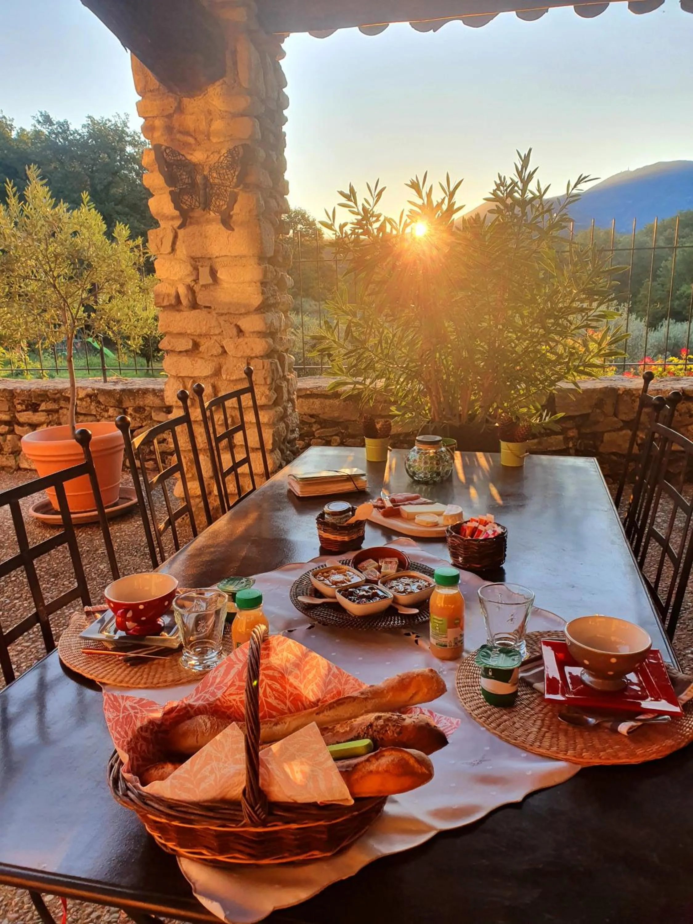 Breakfast in Les Logis de Paban