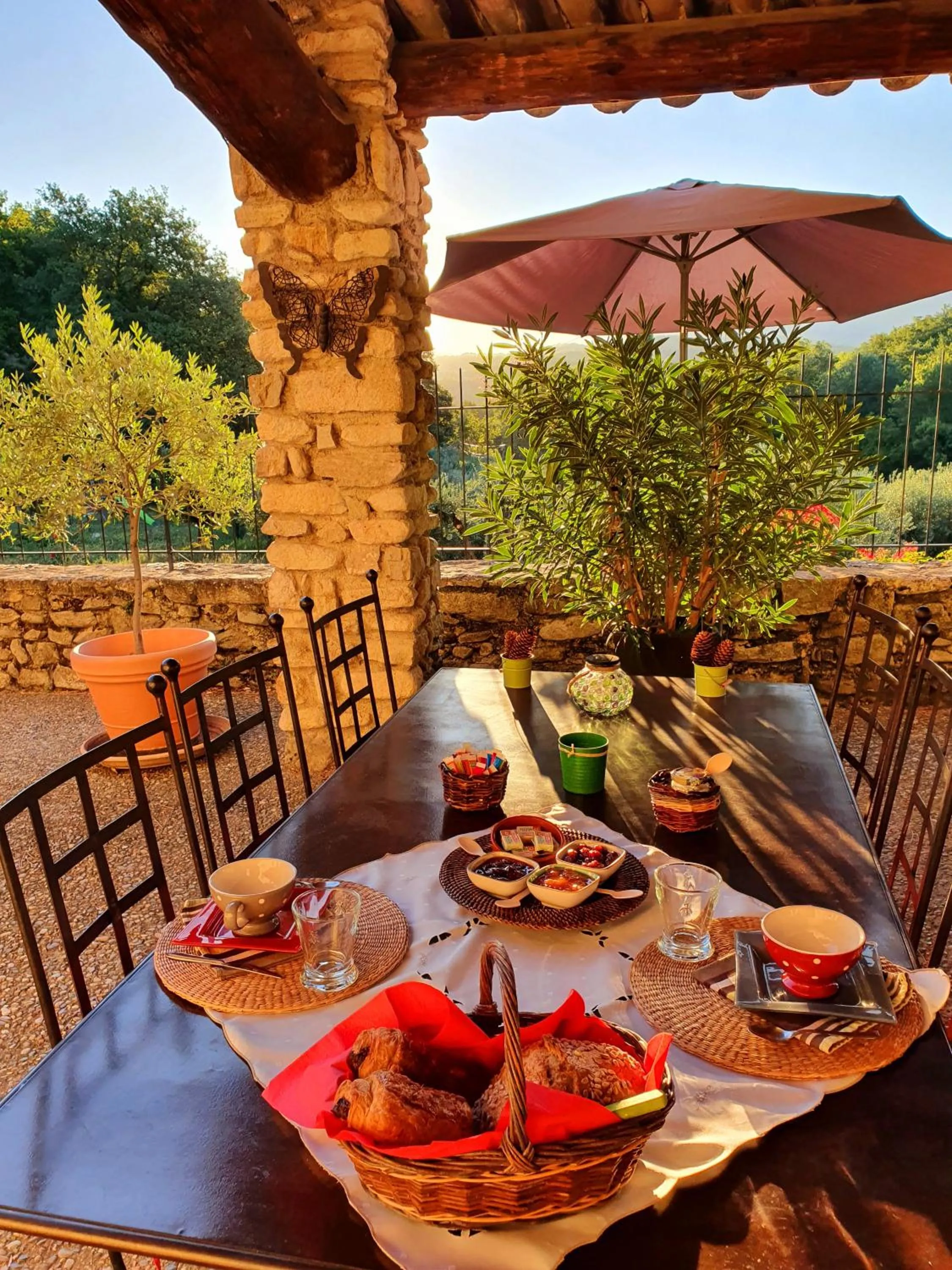 Breakfast in Les Logis de Paban