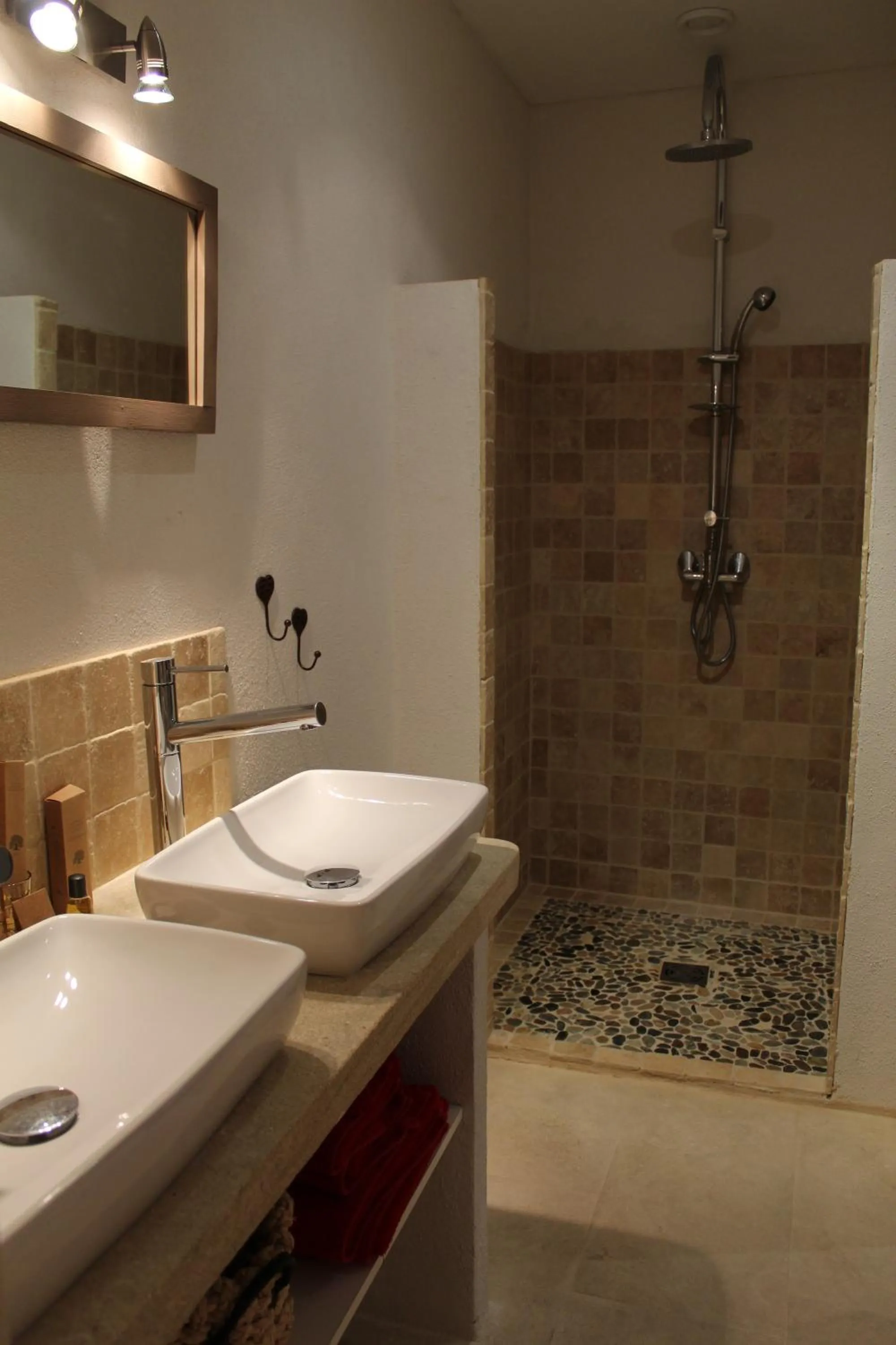 Shower in Les Logis de Paban