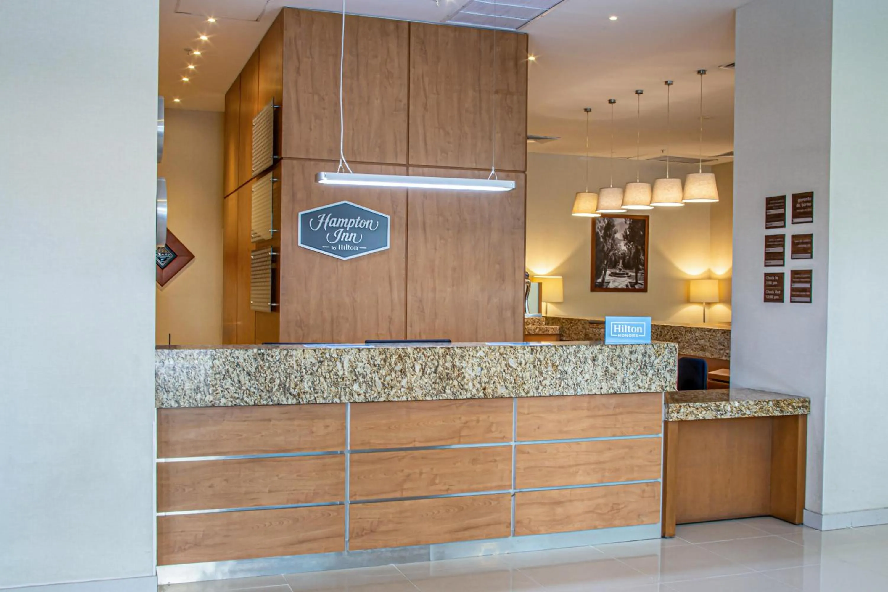 Lobby or reception in Hampton by Hilton Guadalajara Expo