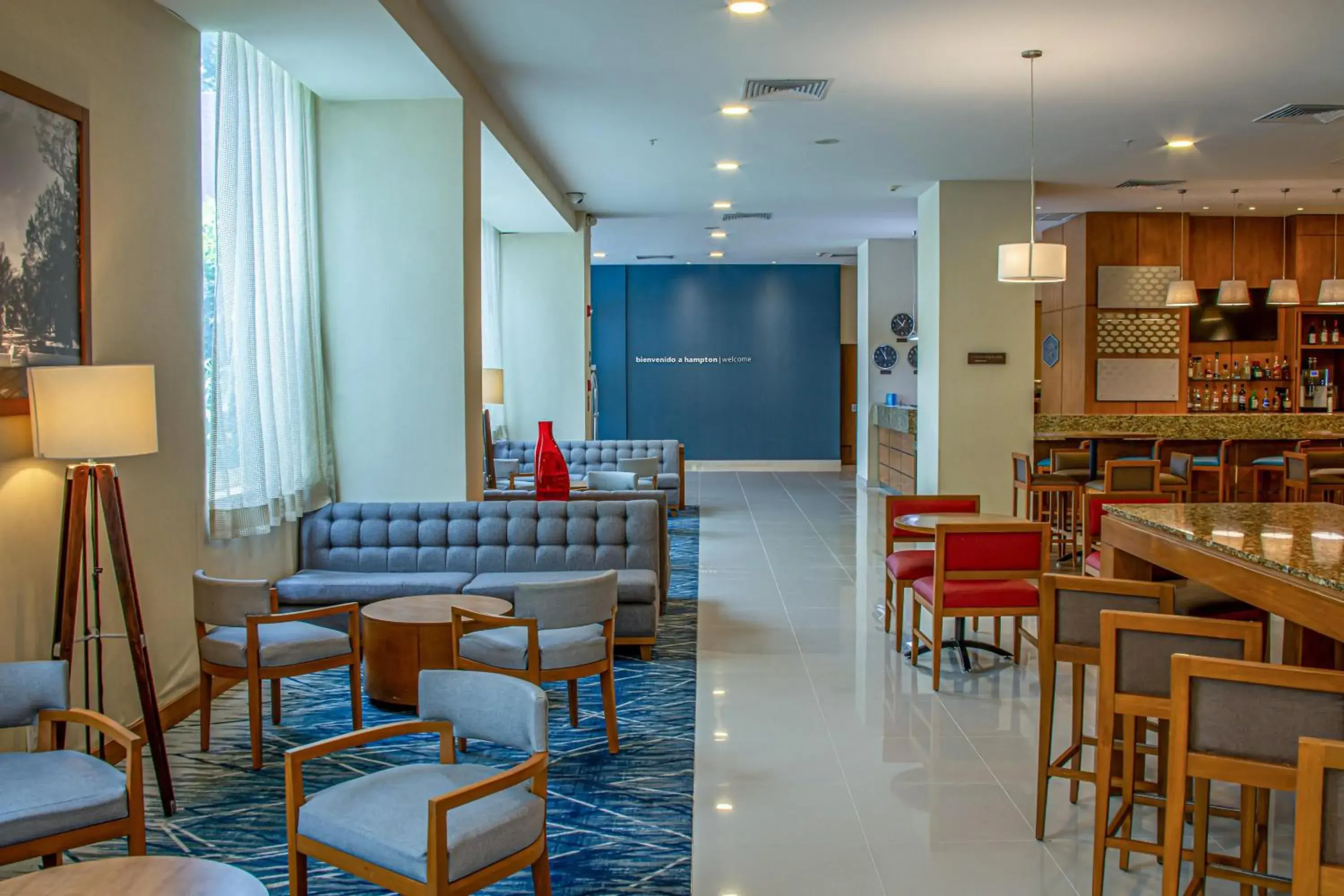 Lounge or bar in Hampton by Hilton Guadalajara Expo Lounge or bar in Hampton by Hilton Guadalajara Expo