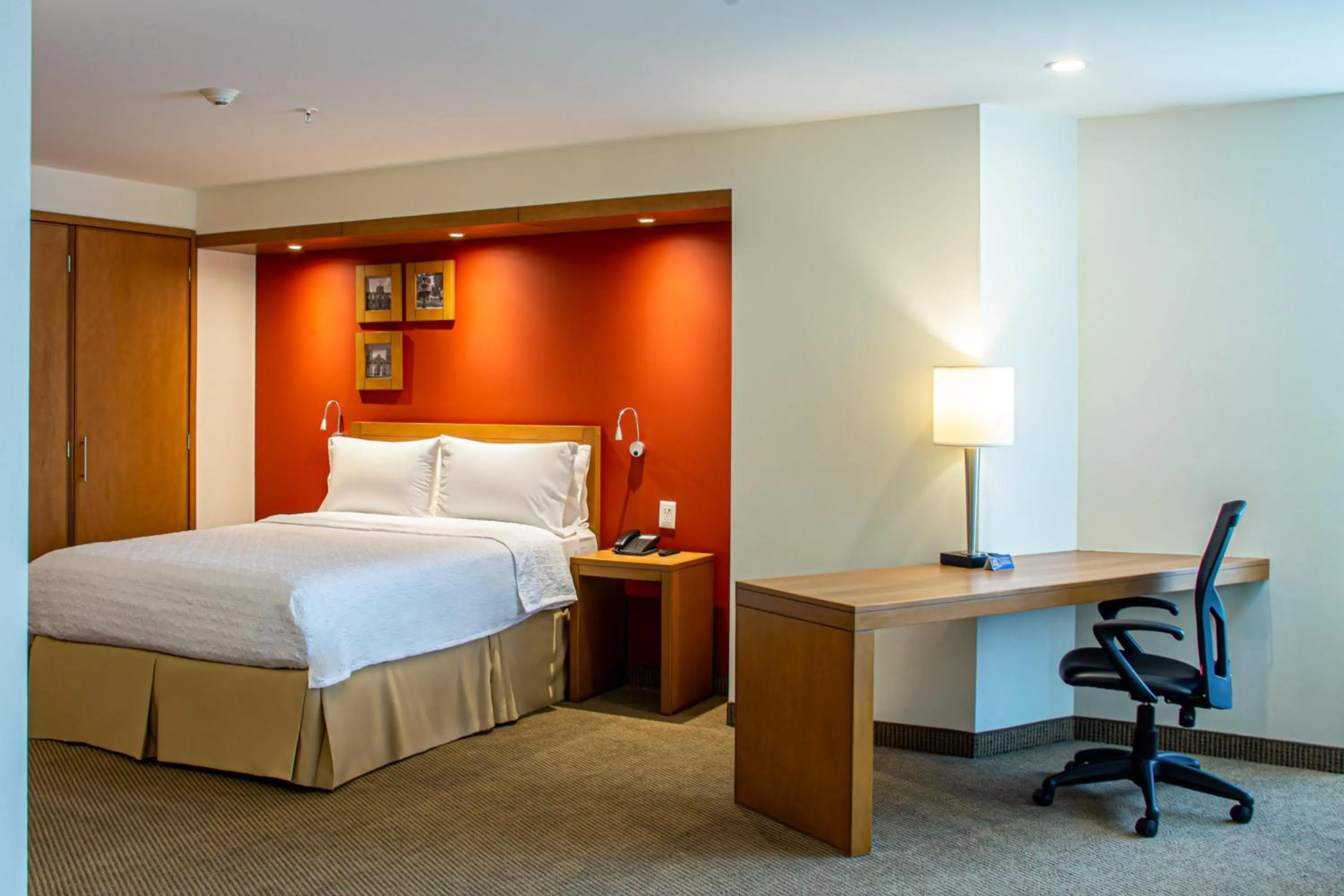 Bed in Hampton by Hilton Guadalajara Expo