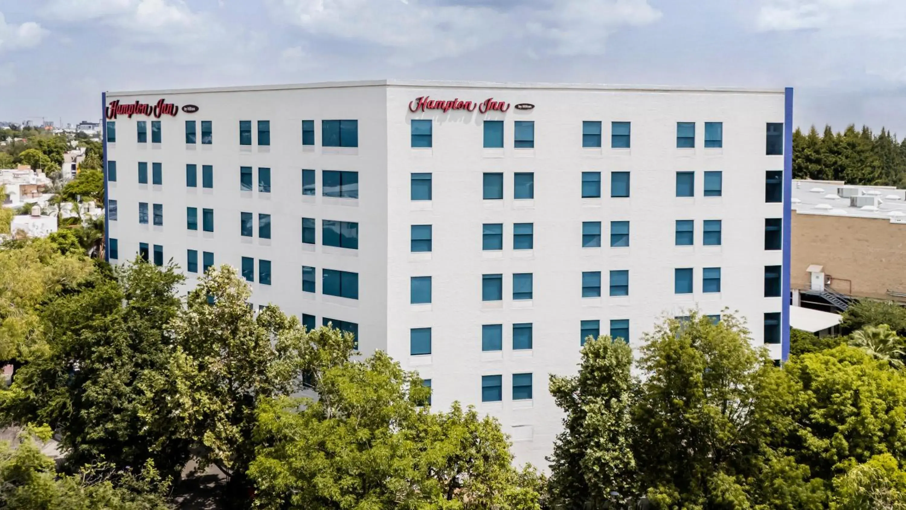 Property building in Hampton by Hilton Guadalajara Expo Property building in Hampton by Hilton Guadalajara Expo