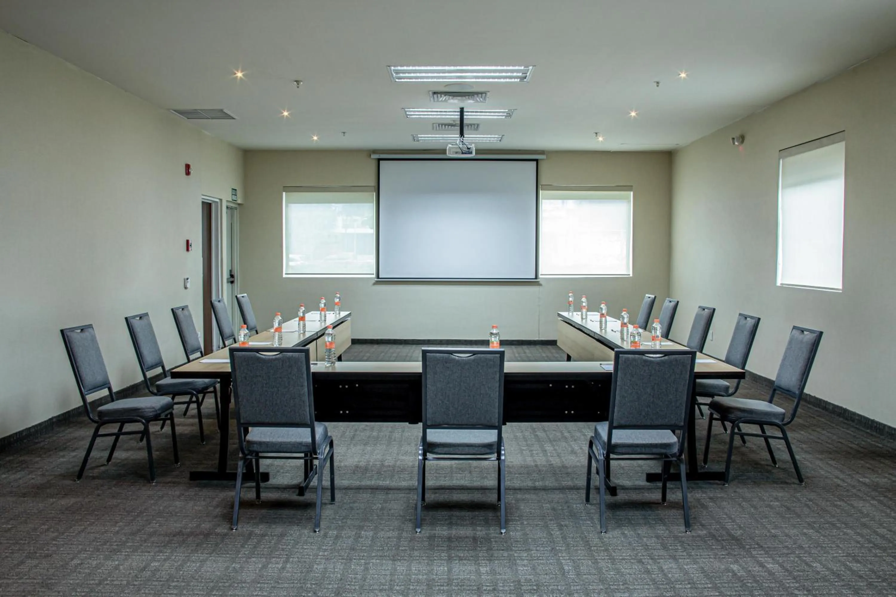 Meeting/conference room in Hampton by Hilton Guadalajara Expo