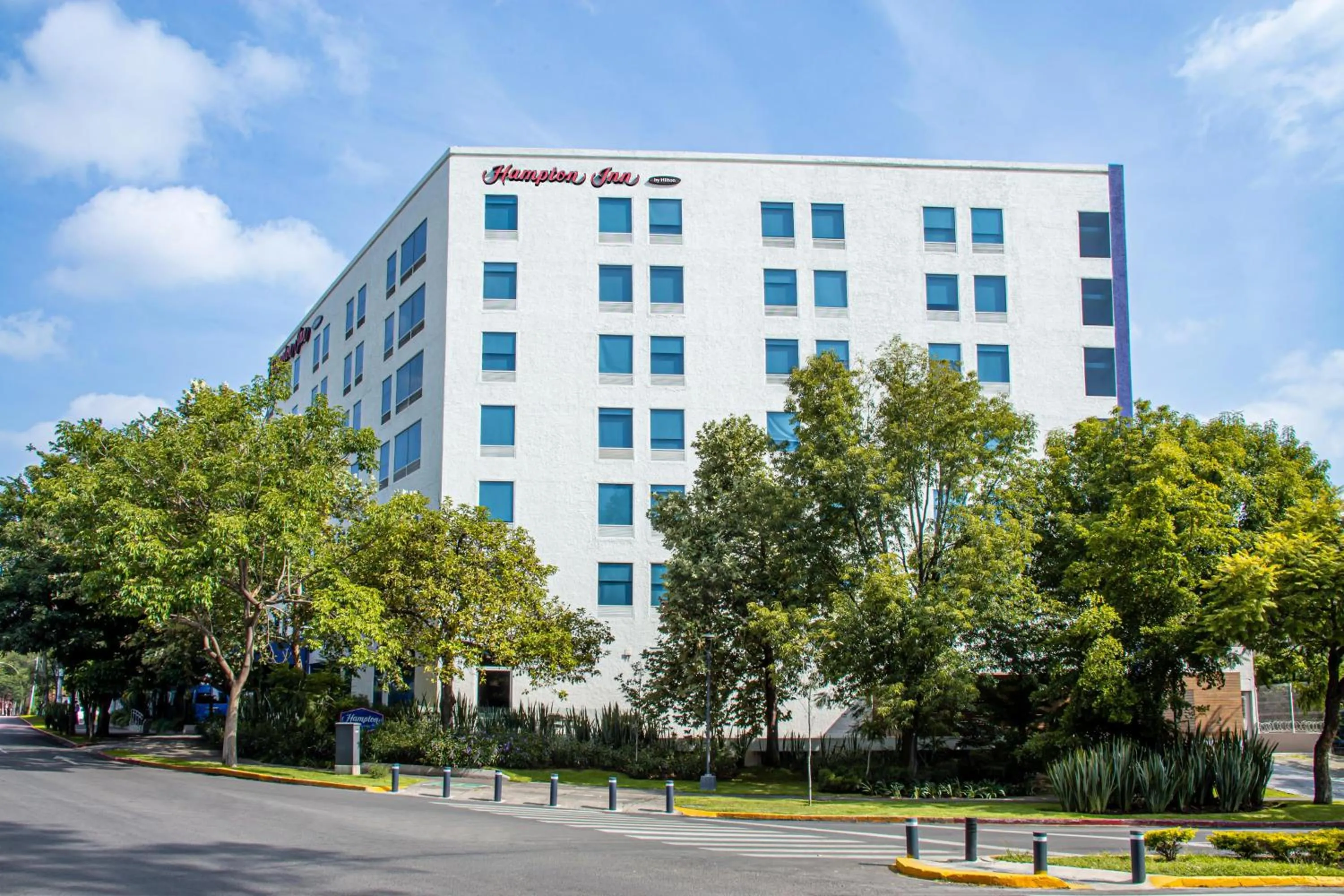 Property building in Hampton by Hilton Guadalajara Expo