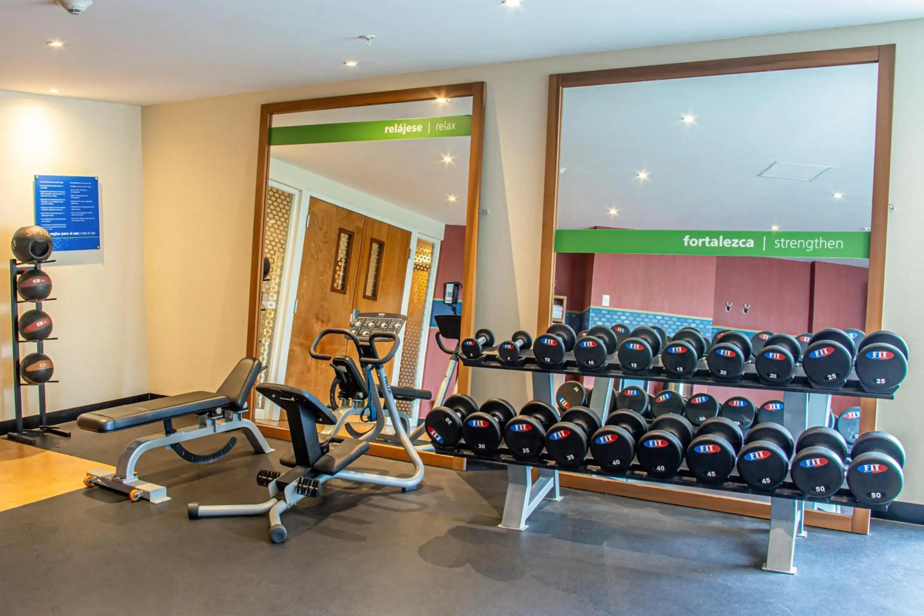 Fitness centre/facilities in Hampton by Hilton Guadalajara Expo Fitness centre/facilities in Hampton by Hilton Guadalajara Expo