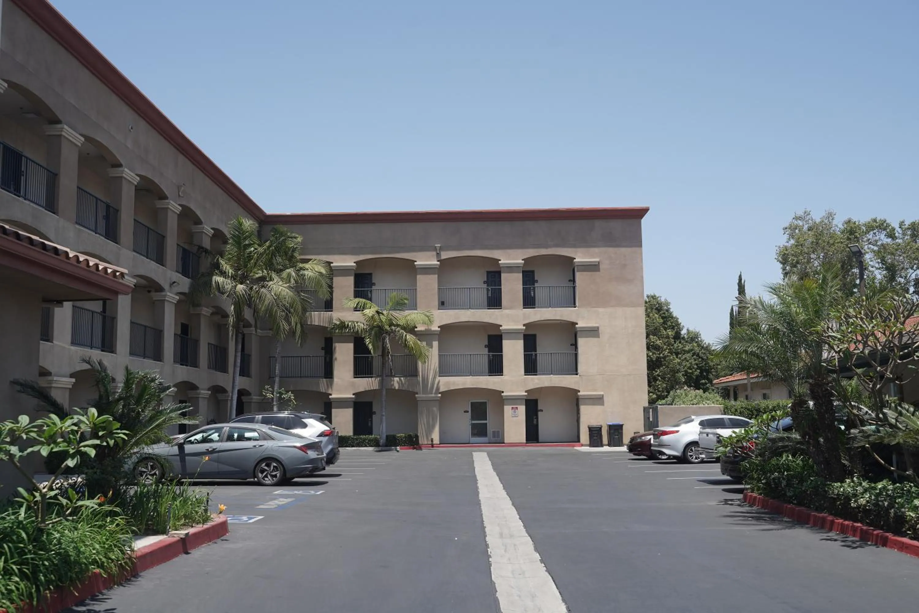 Property building in Harbor Inn & Suites