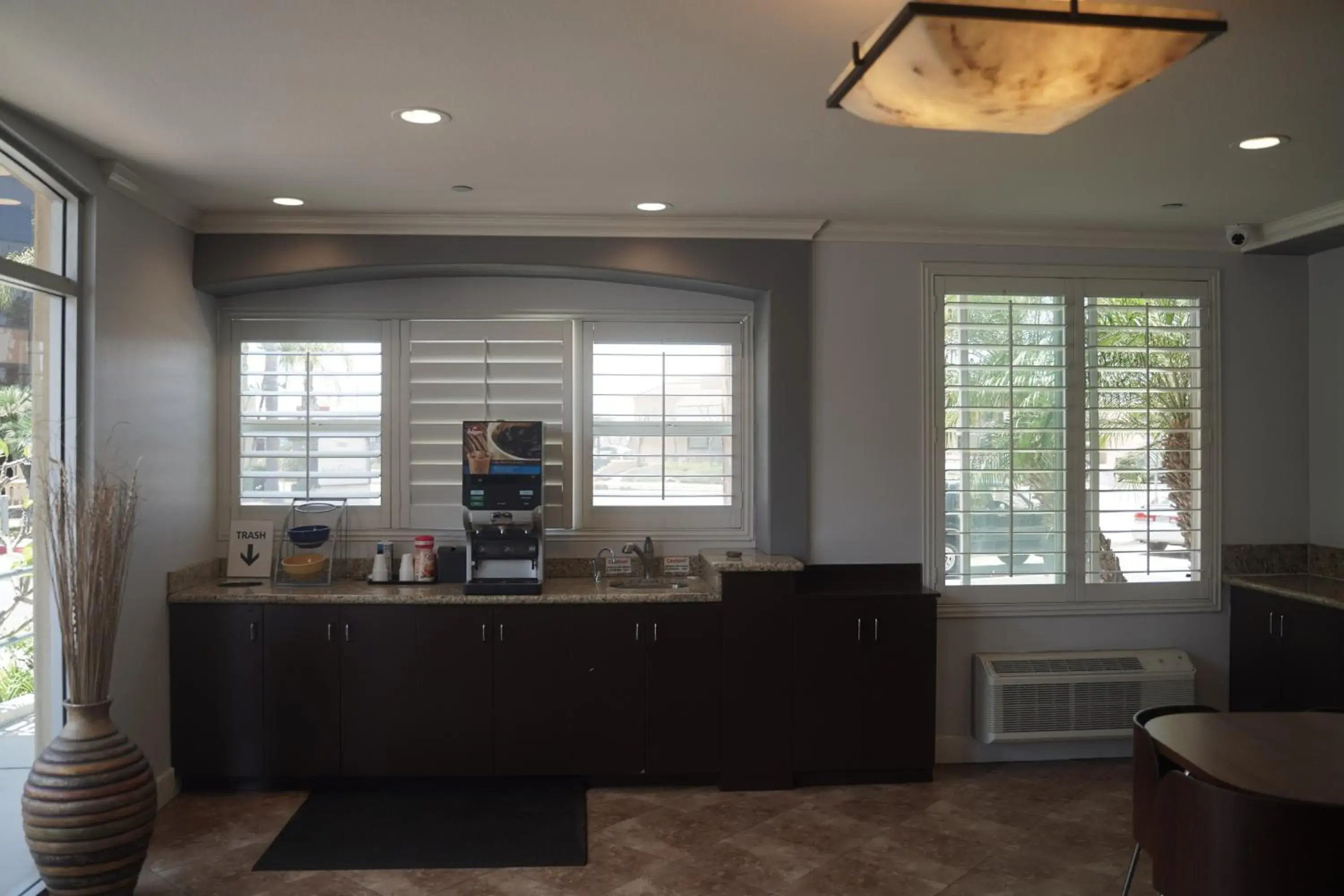 Harbor Inn & Suites Harbor Inn & Suites