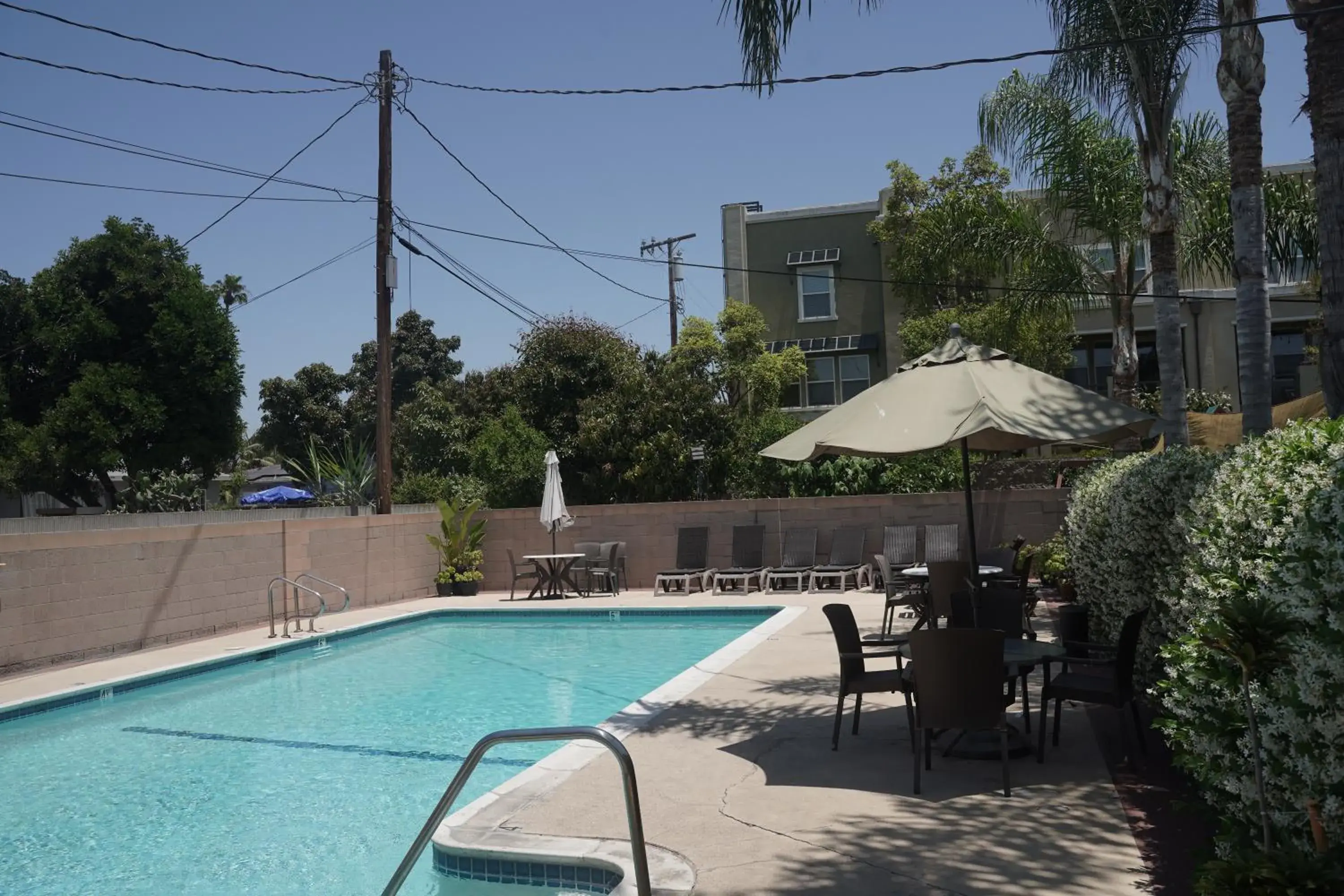 Swimming pool in Harbor Inn & Suites Swimming pool in Harbor Inn & Suites