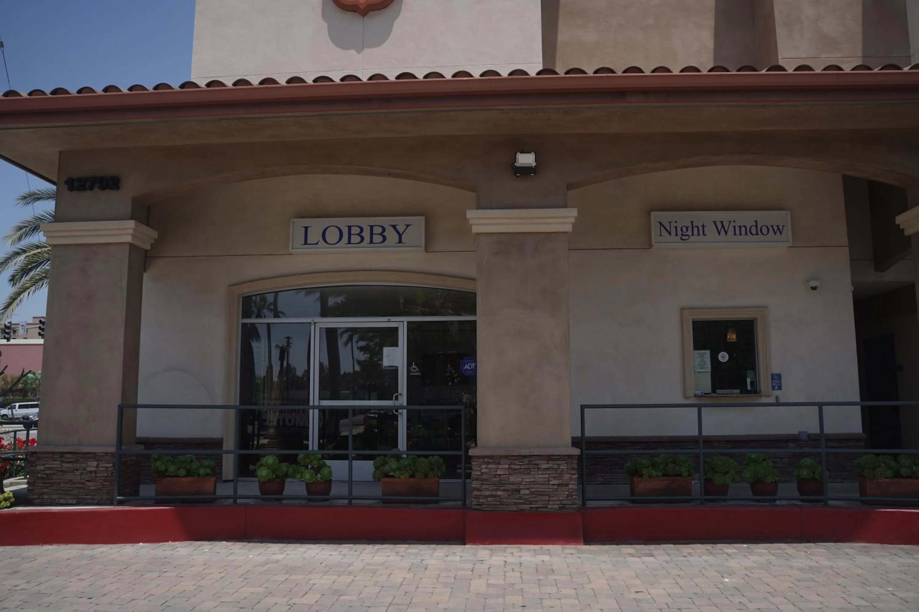 Property building in Harbor Inn & Suites