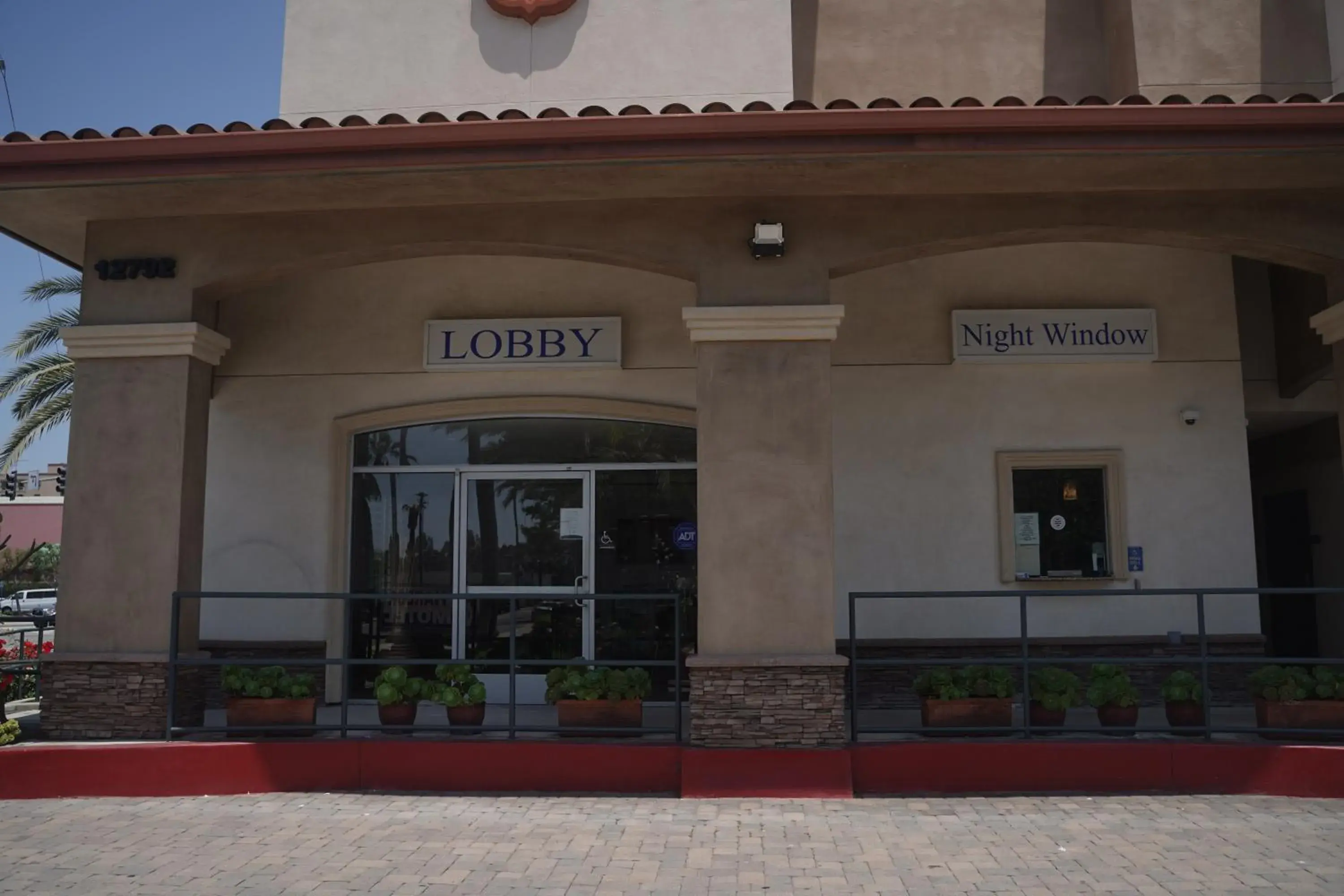 Property building in Harbor Inn & Suites Property building in Harbor Inn & Suites