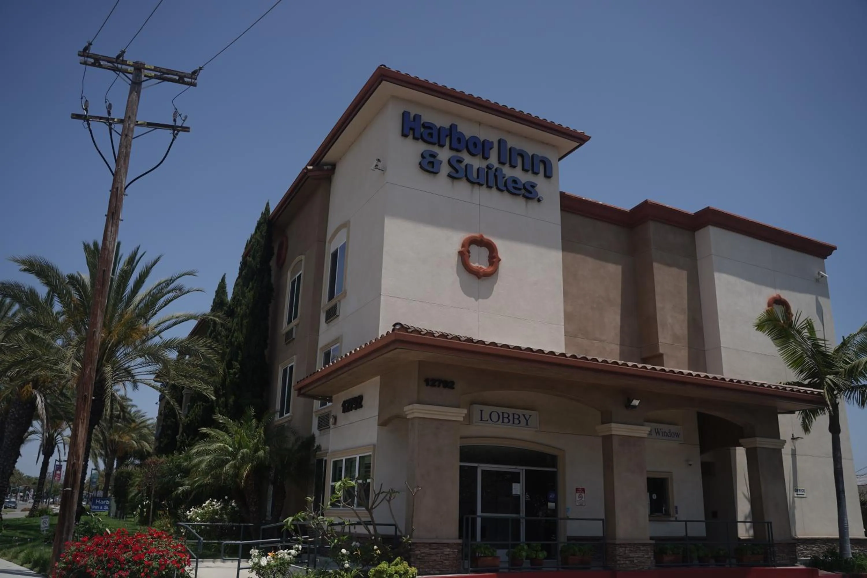 Property building in Harbor Inn & Suites