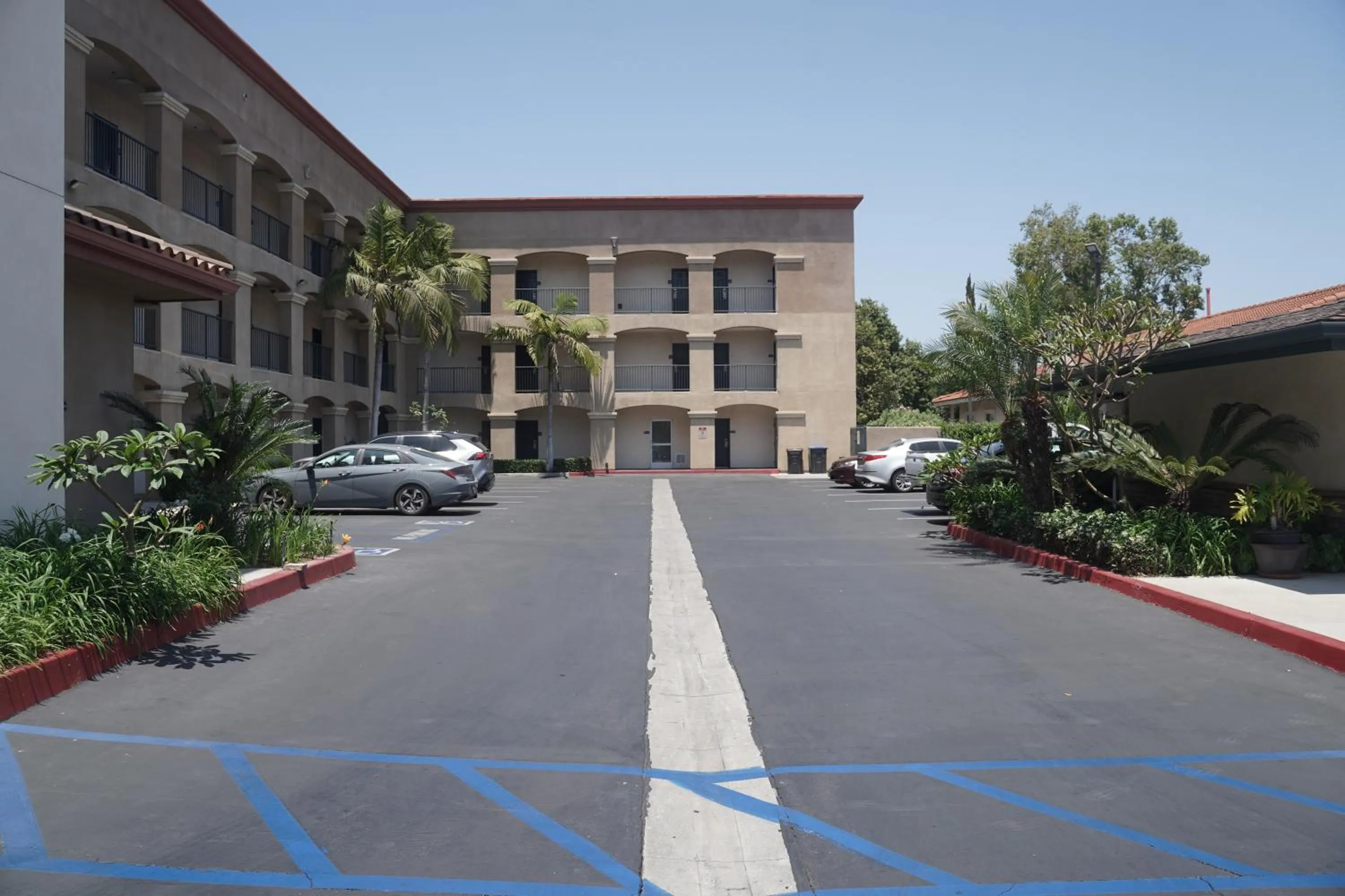 Property building in Harbor Inn & Suites