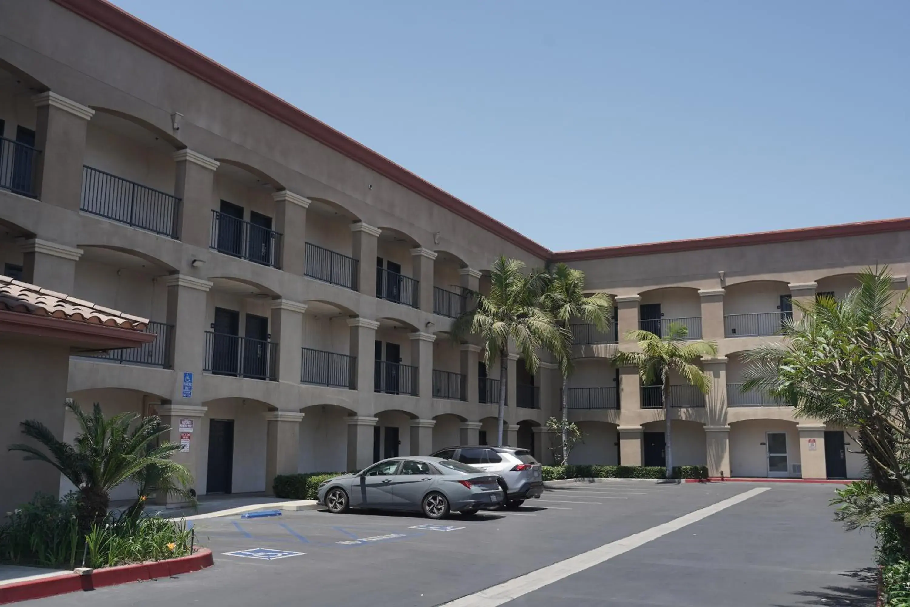 Property building in Harbor Inn & Suites Property building in Harbor Inn & Suites