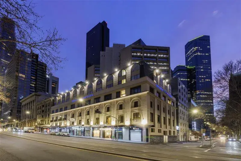 Facade/entrance in Great Southern Hotel Melbourne Facade/entrance in Great Southern Hotel Melbourne