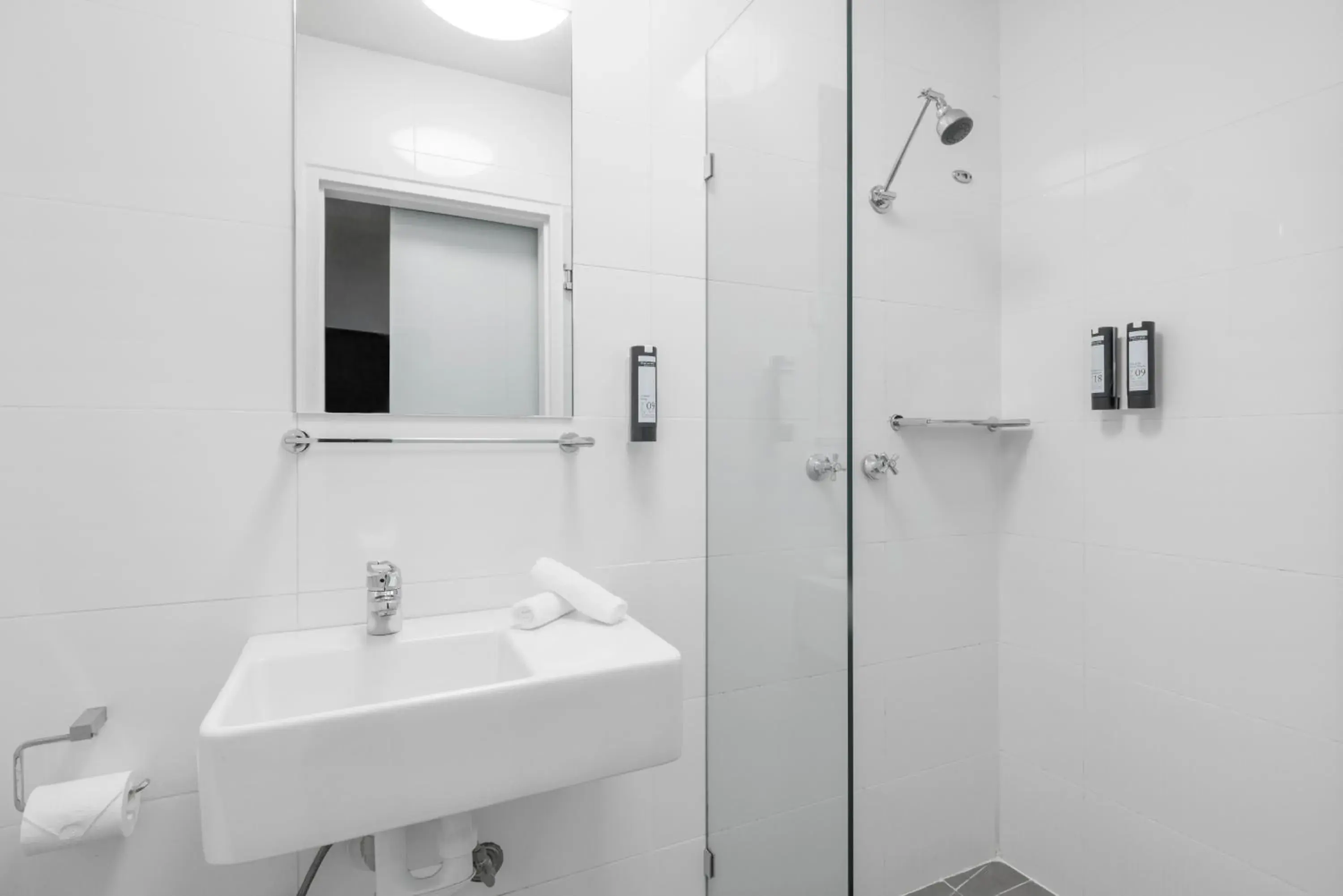 Bathroom in Great Southern Hotel Melbourne Bathroom in Great Southern Hotel Melbourne