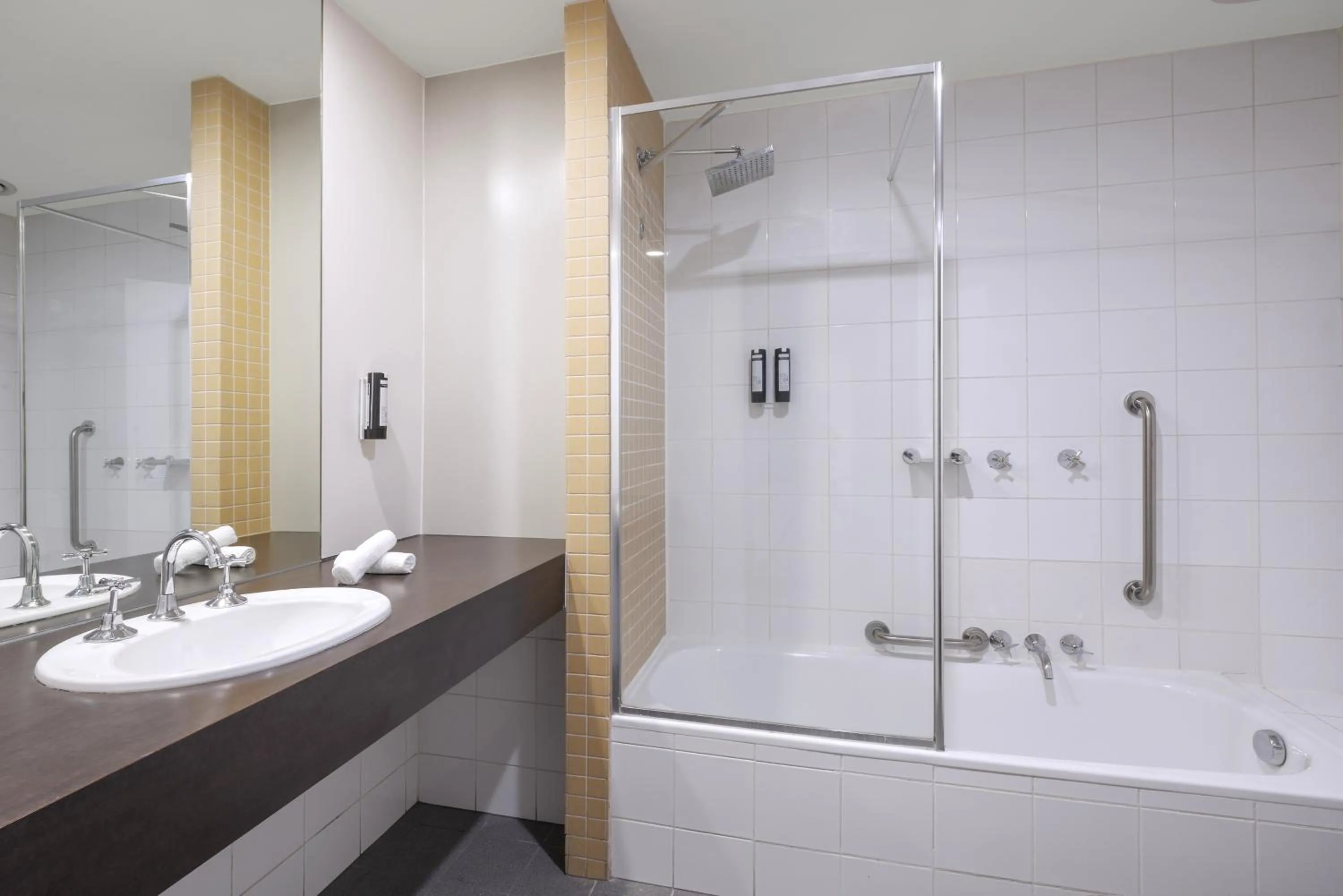 Bathroom in Great Southern Hotel Melbourne