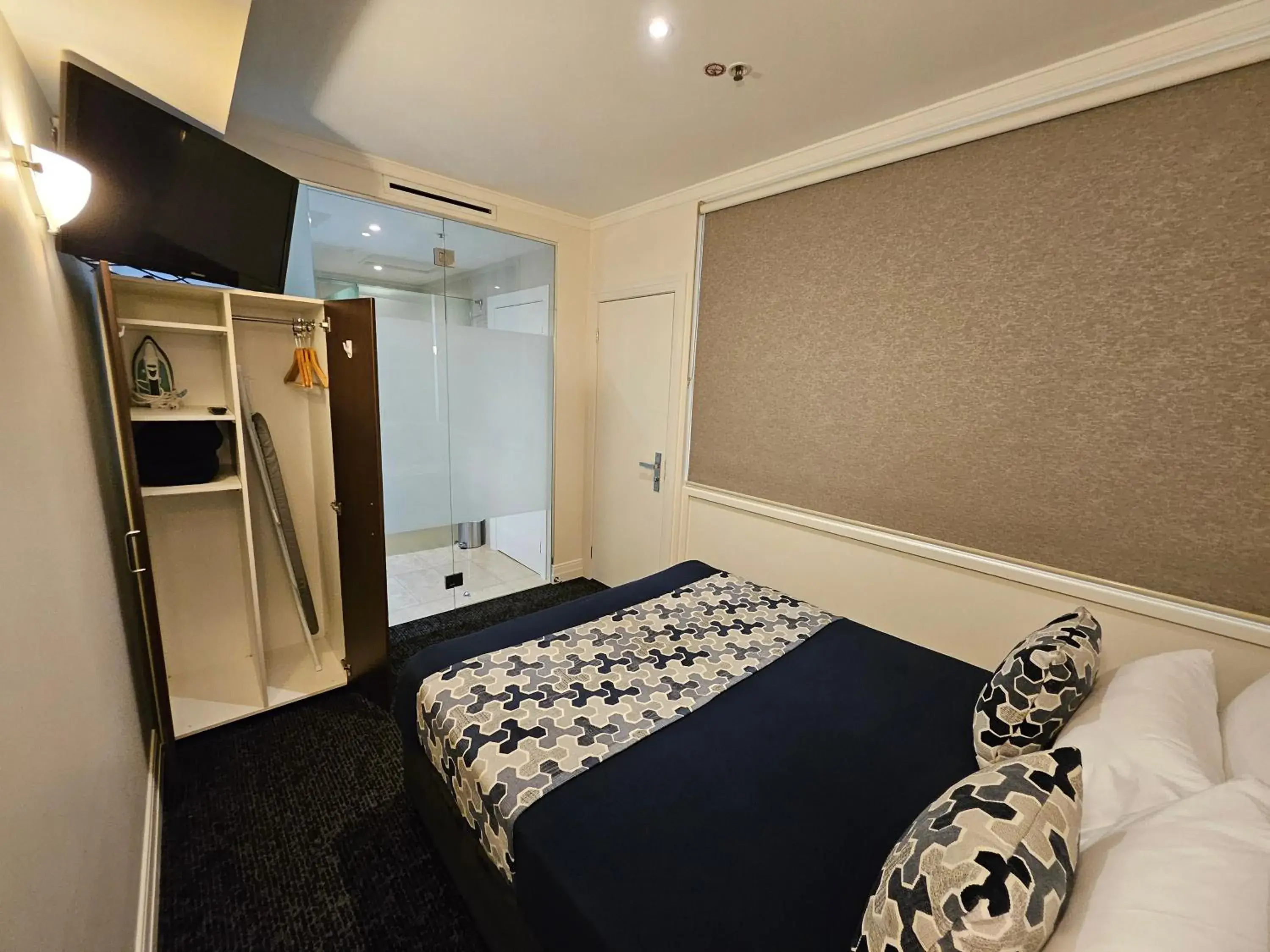 Bed in Great Southern Hotel Melbourne Bed in Great Southern Hotel Melbourne