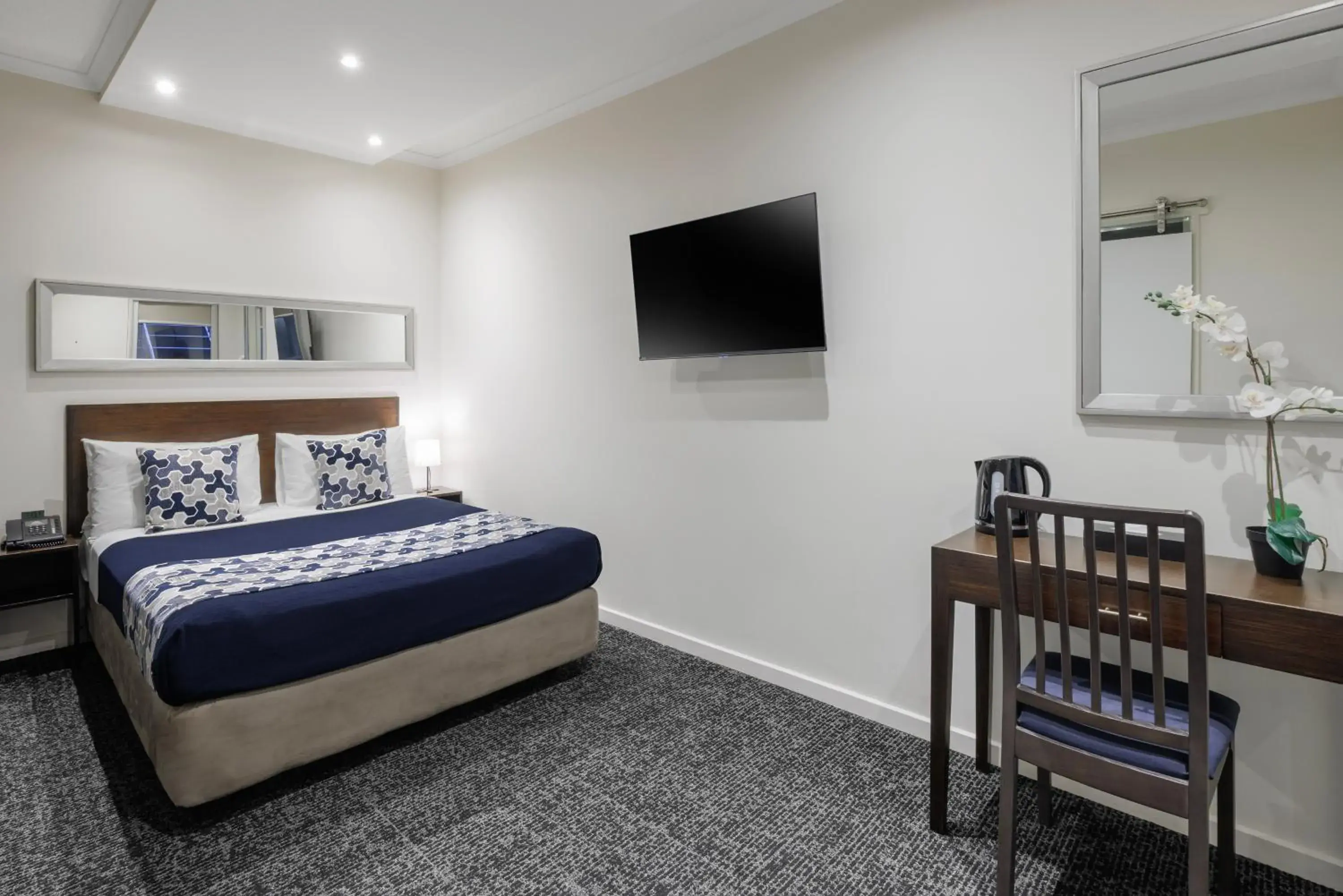 Bed in Great Southern Hotel Melbourne Bed in Great Southern Hotel Melbourne